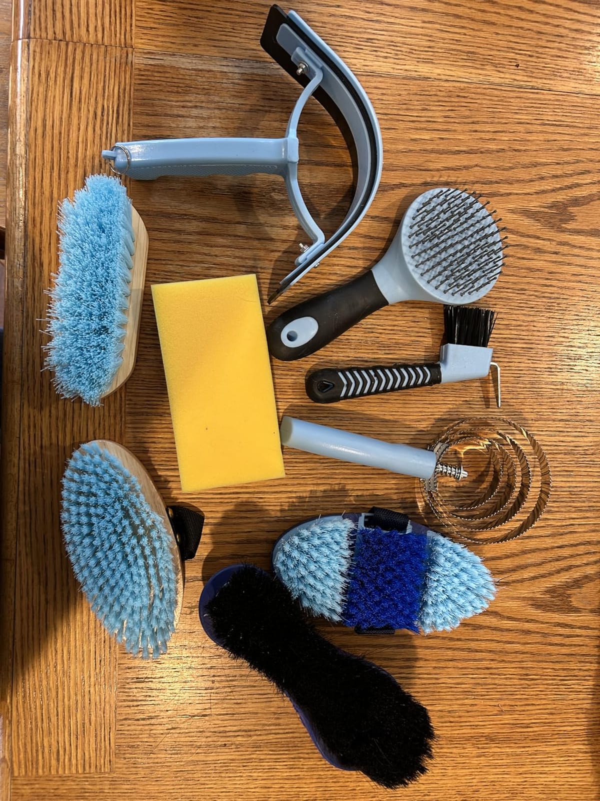 Horse Grooming Kit, 14-in-1 Professional Horse Brush Supplies Set for Grooming & Care, with Horse Brushes, Curry Comb, Hoof Pick & Waterproof Storage Tote Bag for Shining, Detangling, Massaging (Blue) customer photo 2