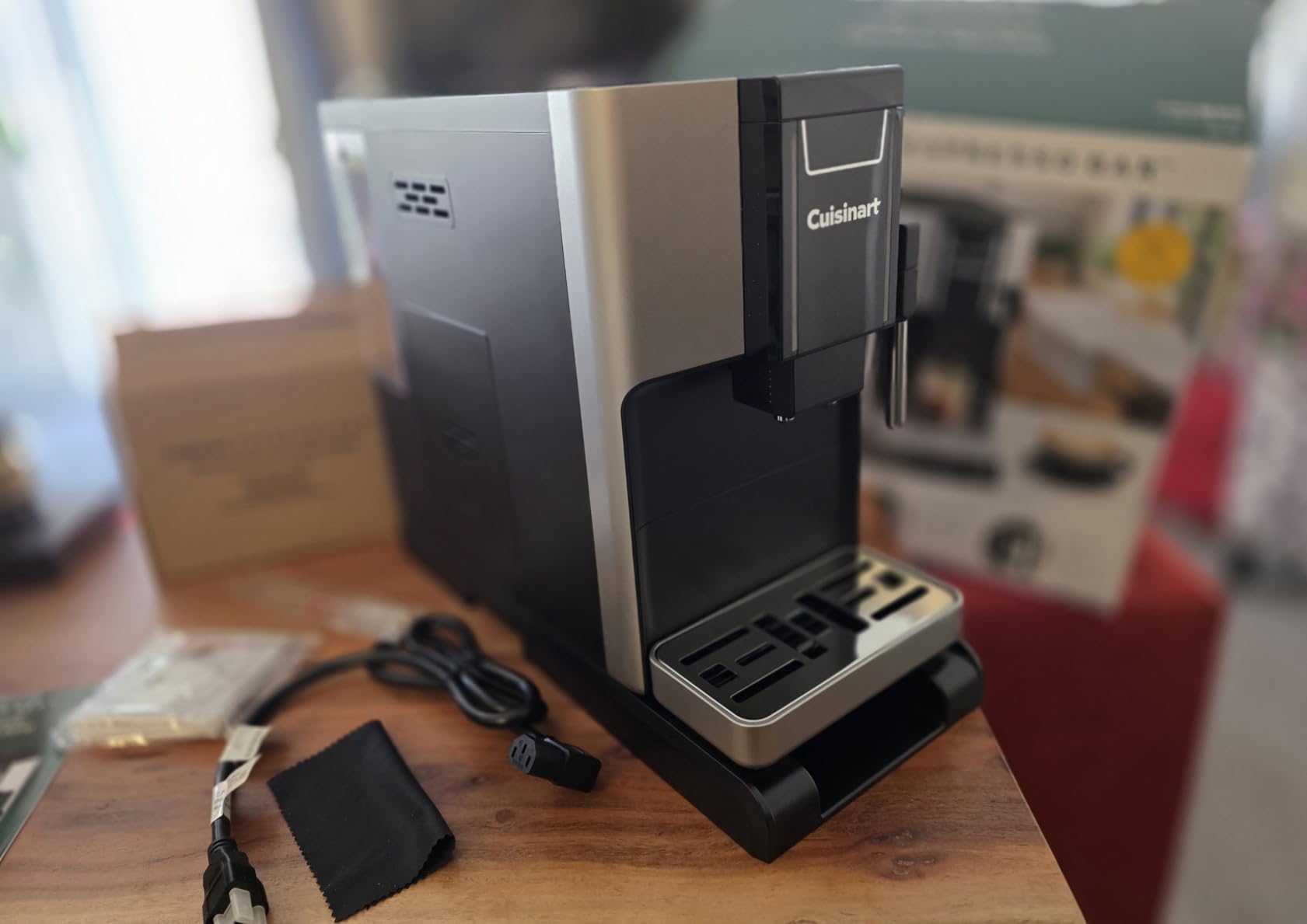 Cuisinart Espresso Bar Fully Automatic Espresso Machine, Makes Hot or Cold Cafe-Quality Cappuccino, Lattes, Americanos and Cold Extracted Espresso, Steam/Frothing Wand for Milk-Based Drinks, EM-550 customer photo 1