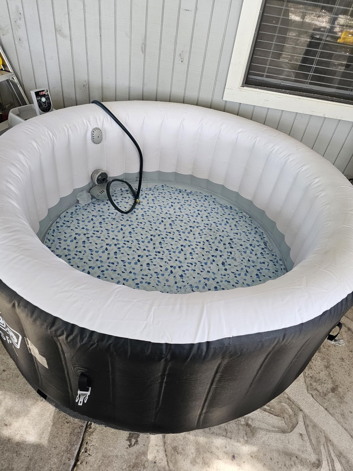 Coleman SaluSpa Miami Energy-Efficient AirJet 2-4 Person Inflatable Hot Tub customer photo 1