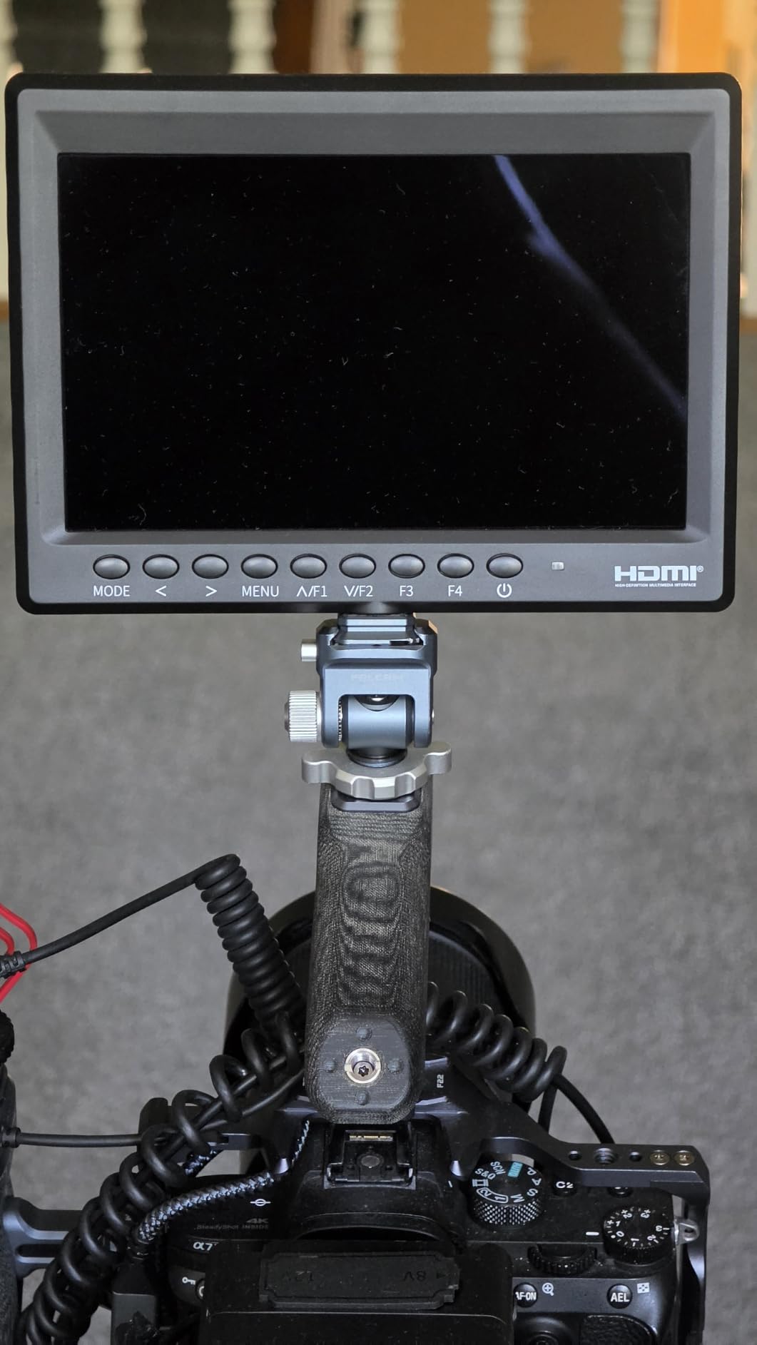 NEEWER F100 7 inch Camera Field Monitor Updated Version, 450nit HD Video Assist IPS 1280x800 HDMI 1080p Peak Focus Histogram, Sunshade for DSLRs Handheld Stabilizer Film Making Rig, NO Battery customer photo 2
