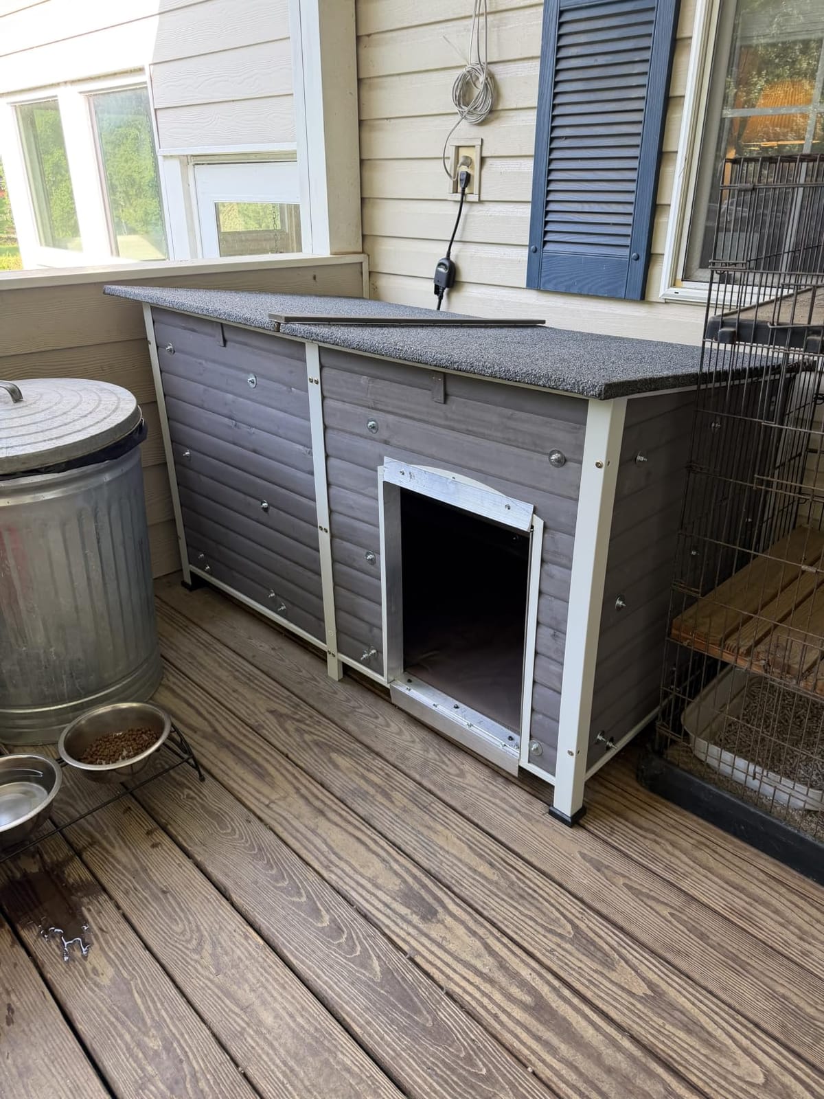 GUTINNEEN Extra Large Insulated Dog House Outdoor Weatherproof Dog Kennel Dog Shelter with Chew-Proof Full Metal Frame, Waterproof Roof, Removable Inner Floor for Large Dog Breeds, 50.9