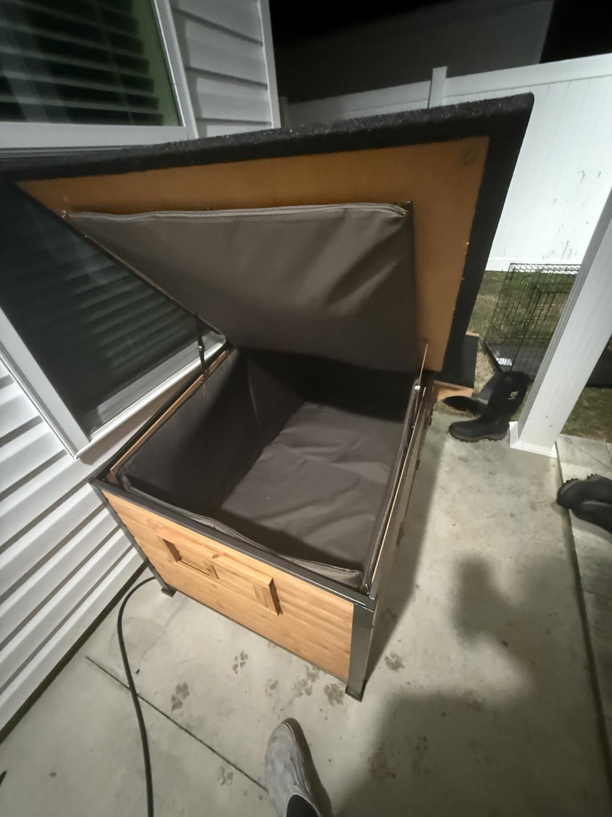 GUTINNEEN Large Heated Dog House Insulated Outdoor Weatherproof Dog Kennel with Safe Heating Pad, Chew-Proof Metal Frame, Rotatable Spill-Proof Bowl for Medium to Large Dog Breeds (Light Brown) customer photo 2