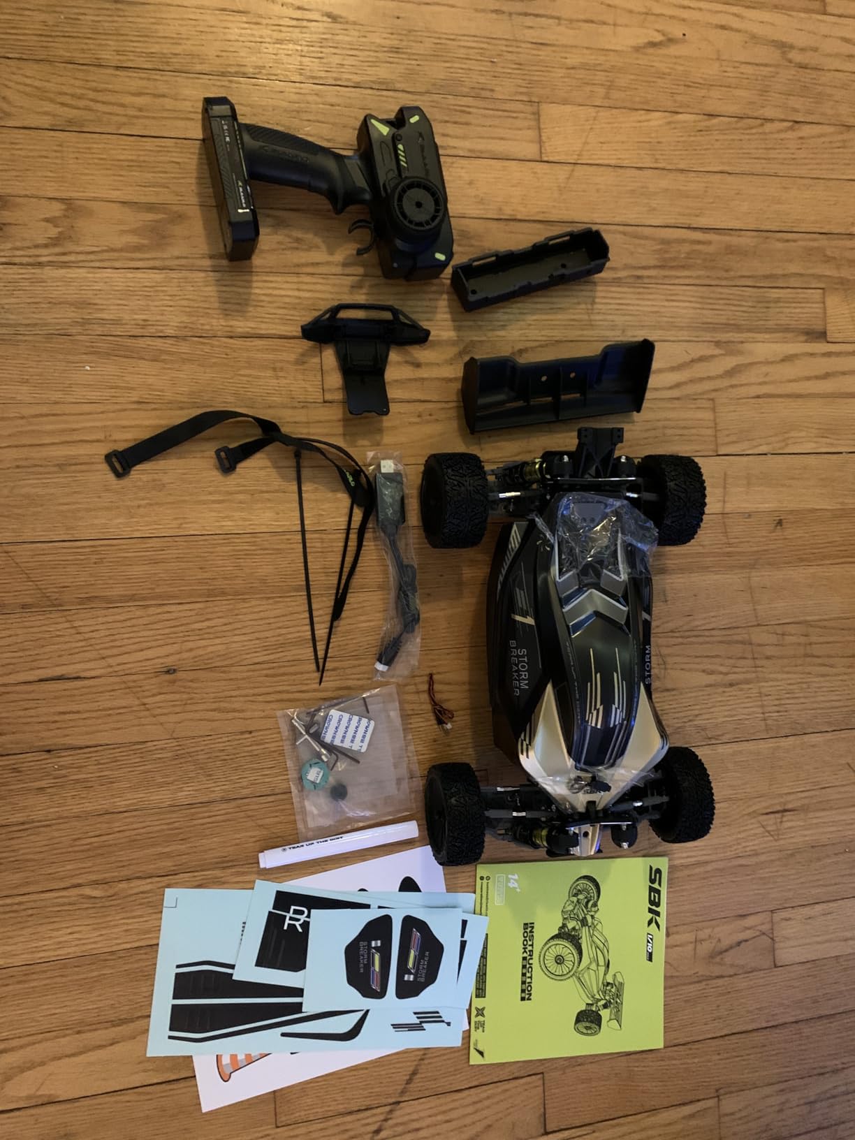 RLAARLO 1/10 Brushless RC Cars, 4×4 Buggy, 50+ MPH, Carbon Fiber, Ages 14+ | 3650-2650KV Brushless Motor, 4WD, 3S LiPo, Alloy Chassis, Sealed Diffs, 20kg Servo, 6CH Radio, Waterproof, All-terrain customer photo 1