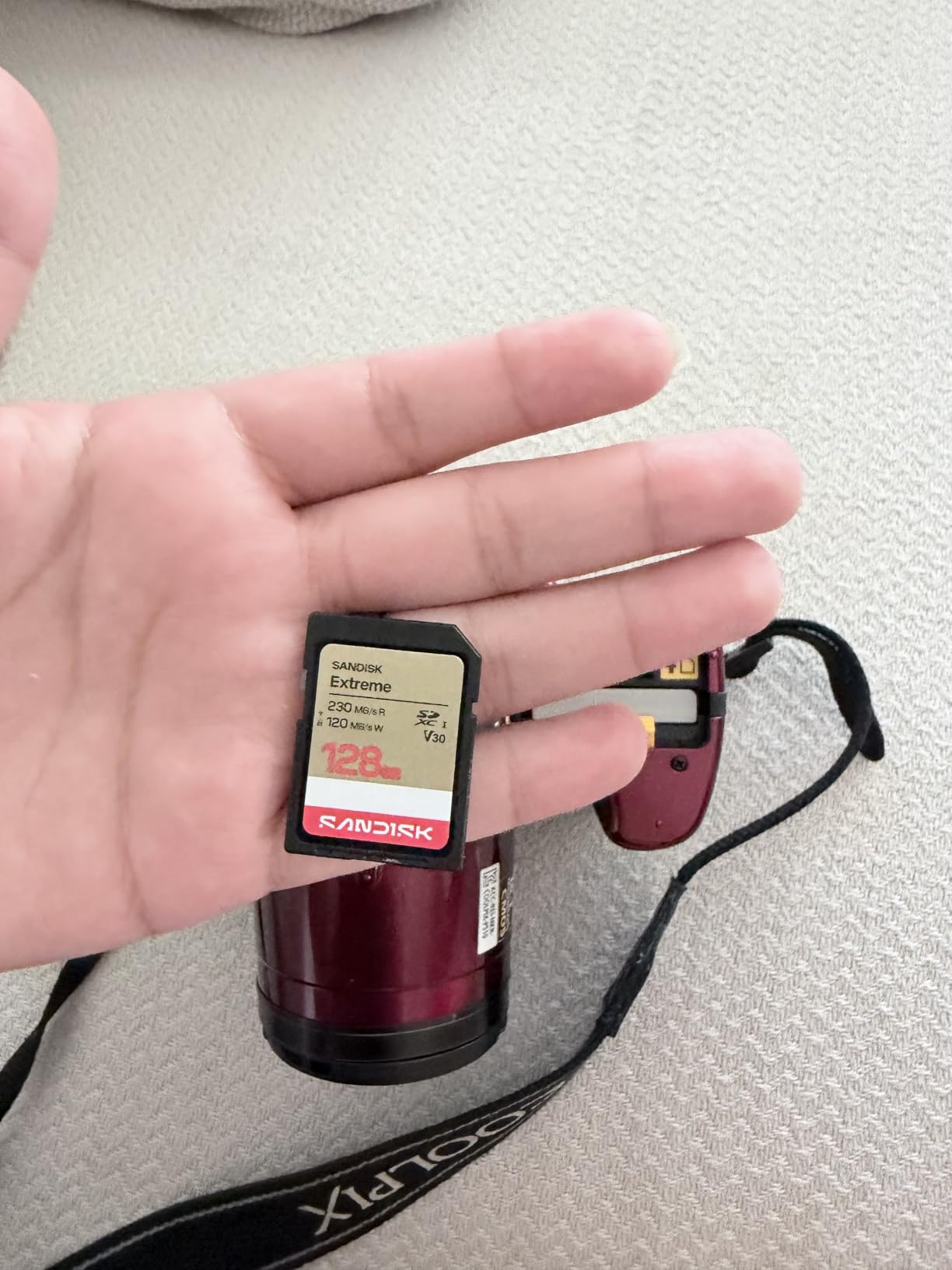 SanDisk 128GB Extreme SD UHS-I Card - Up to 230MB/s Read Speed and 120MB/s Write Speed, 4K UHD Video, U3, V30 - SDSDXV9-128G-GUCIN customer photo 2