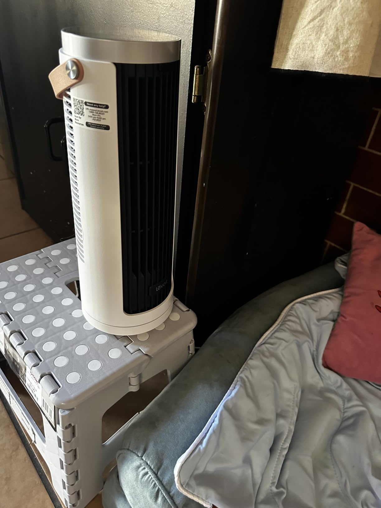 Levoit Tower Fan for Bedroom, 20dB Quiet Desk Fan with 23ft/s, Portable & Easy to Carry, 3-Angle & 4-Speed Mini Oscillating Fan, DC Motor, Bladeless, Remoter, 12H Timer, for Home, Room, Office, White customer photo 2