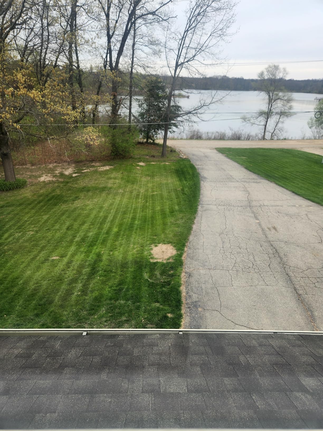 Mammotion LUBA 3 AWD 3000H Robot Lawn Mower with Garage (Ship Separately) | 360° LiDAR+NetRTK+AI Vision, Wire Free for 0.75 Acre, AWD for 80% Slopes, 30 Multi-Zone Management, Cutting Height 2.2-4.0 in customer photo 2