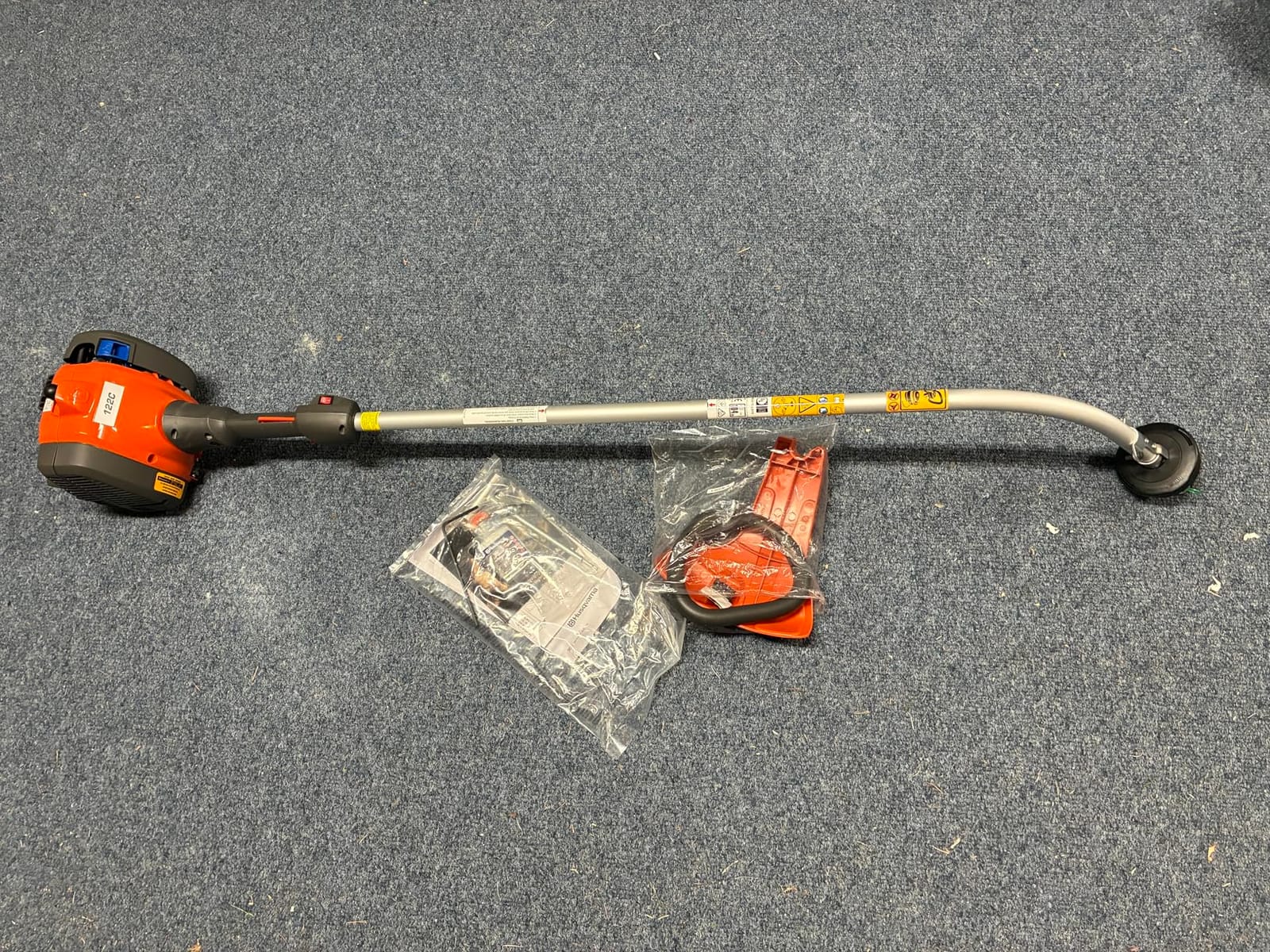 Husqvarna 122C, 22-cc 2-Cycle, 17-inch Curved Shaft Gas String Trimmer with Tap N' Go Trimmer Head, 966712703 customer photo 1