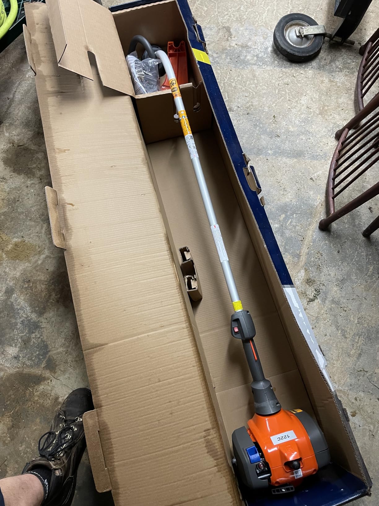 Husqvarna 122C, 22-cc 2-Cycle, 17-inch Curved Shaft Gas String Trimmer with Tap N' Go Trimmer Head, 966712703 customer photo 2