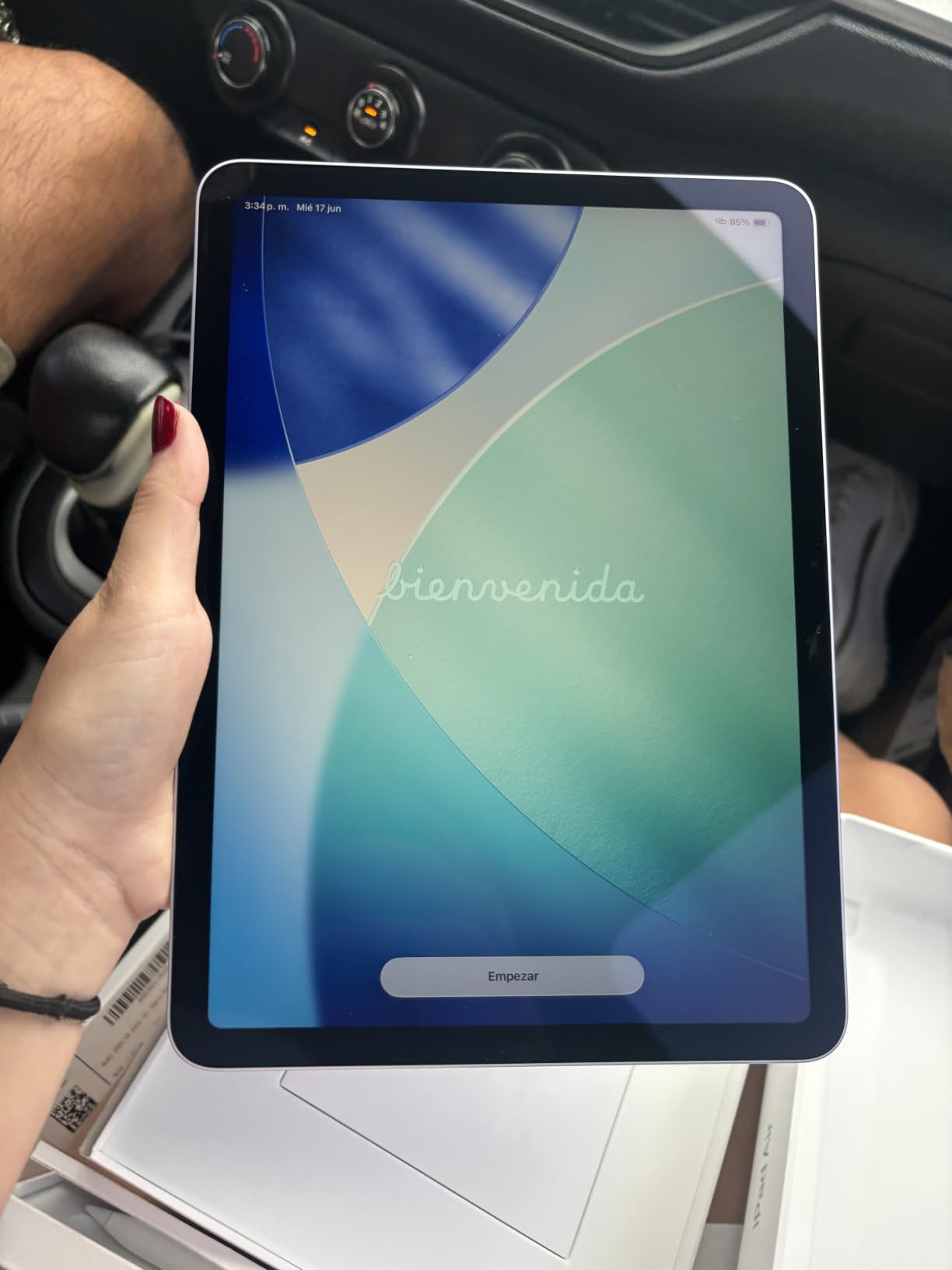 iPad Air 11-inch (M4): Liquid Retina Display, 128GB, Apple M4, Wi-Fi 7, Touch ID - Space Gray customer photo 2