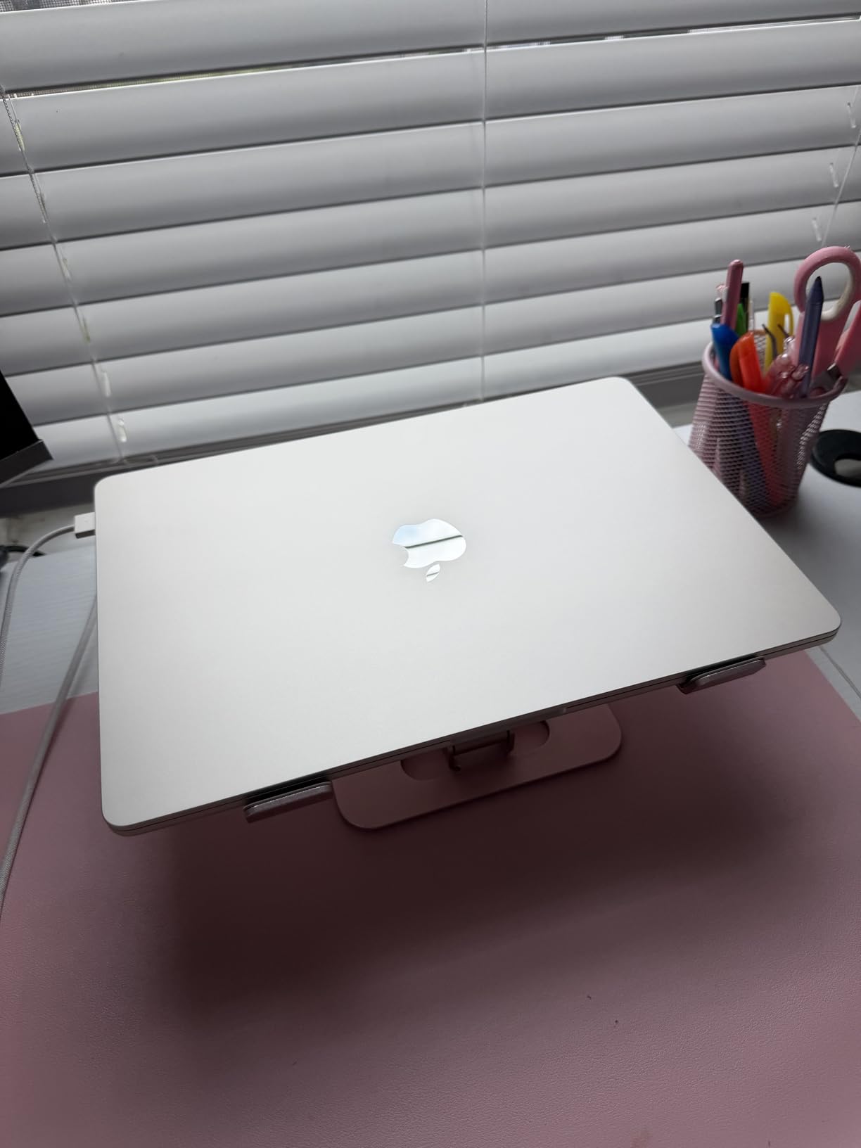 Apple 2026 MacBook Air 15-inch Laptop with M5 chip: Built for AI, 15.3-inch Liquid Retina Display, 16GB Unified Memory, 512GB SSD, 12MP Center Stage Camera, Touch ID, Wi-Fi 7; Midnight customer photo 2
