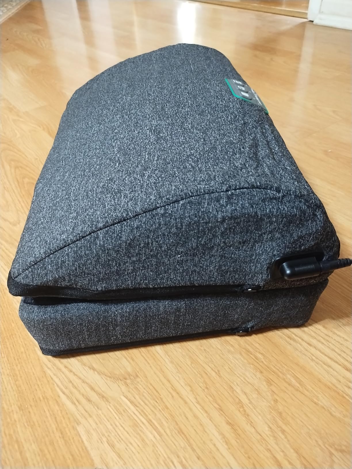 Snailax Heated Foot Rest for Under Desk at Work, Foot Stool with Vibration Massage, 3 Heat Levels, Ergonomic Memory Foam Feet Warmer Heater customer photo 1