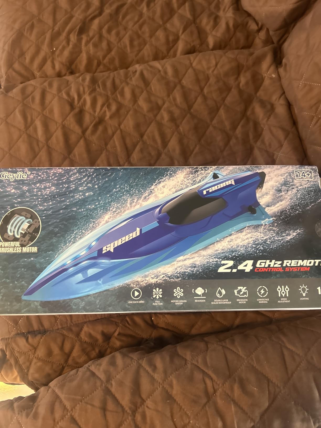 Geyiie Brushless RC Boat for Adults & Teens, 35+ KPH, Self-Righting, Water-Cooled Motor, 30-Min Runtime customer photo 2