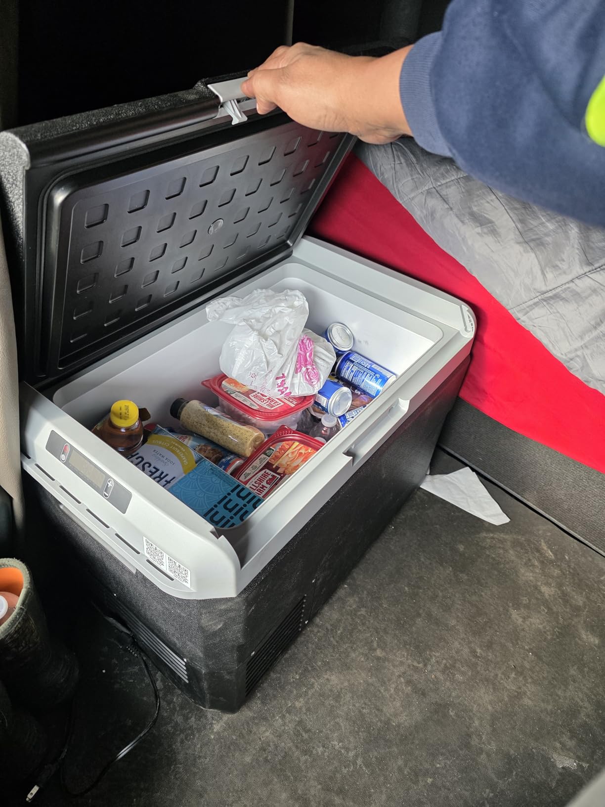 VEVOR 12V Car Refrigerator 10 QT, Portable Mini Freezer with APP Control, -4℃ to 68℃, 12/24V DC & 110-220V AC Compressor Cooler for Travel, Camping, Home, Road Trip customer photo 1