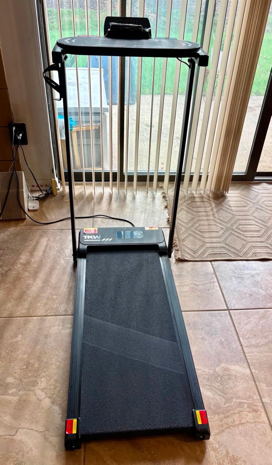 Walking Pad with Desk and Handle Bar, 2.5HP Walking Pad with Incline for Home Office, 4 in 1 Walking Pad with Vibration Plates, 220lbs Capacity Portable Walking Vibration Pad customer photo 1