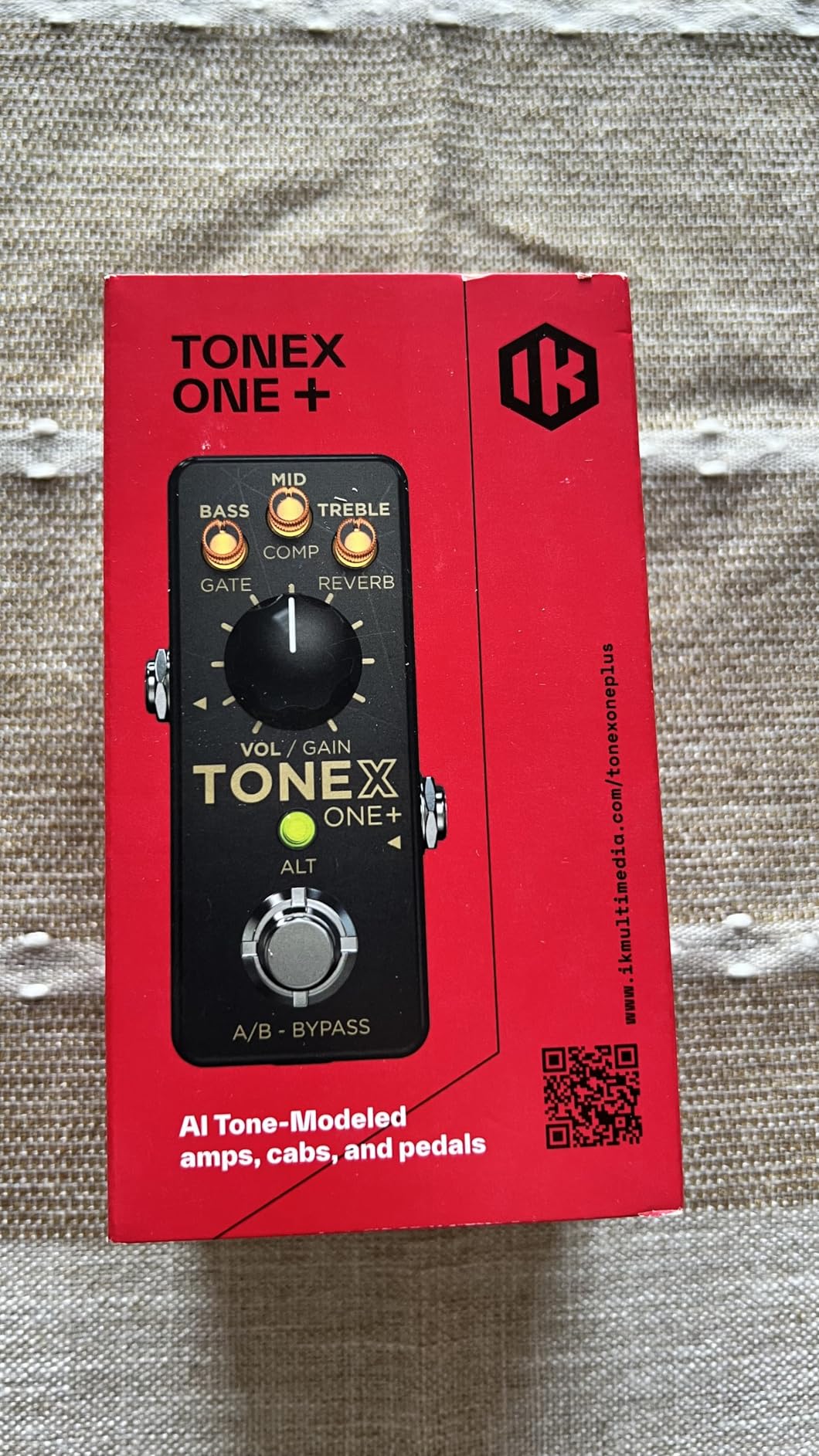 IK Multimedia TONEX ONE+ AI Guitar Amp & Effects Pedal with Bluetooth Wireless Editing, MIDI Control, USB Audio Interface, 60,000+ Tone Models, Compact Amp Simulator Cab & Stompbox Modeler customer photo 2