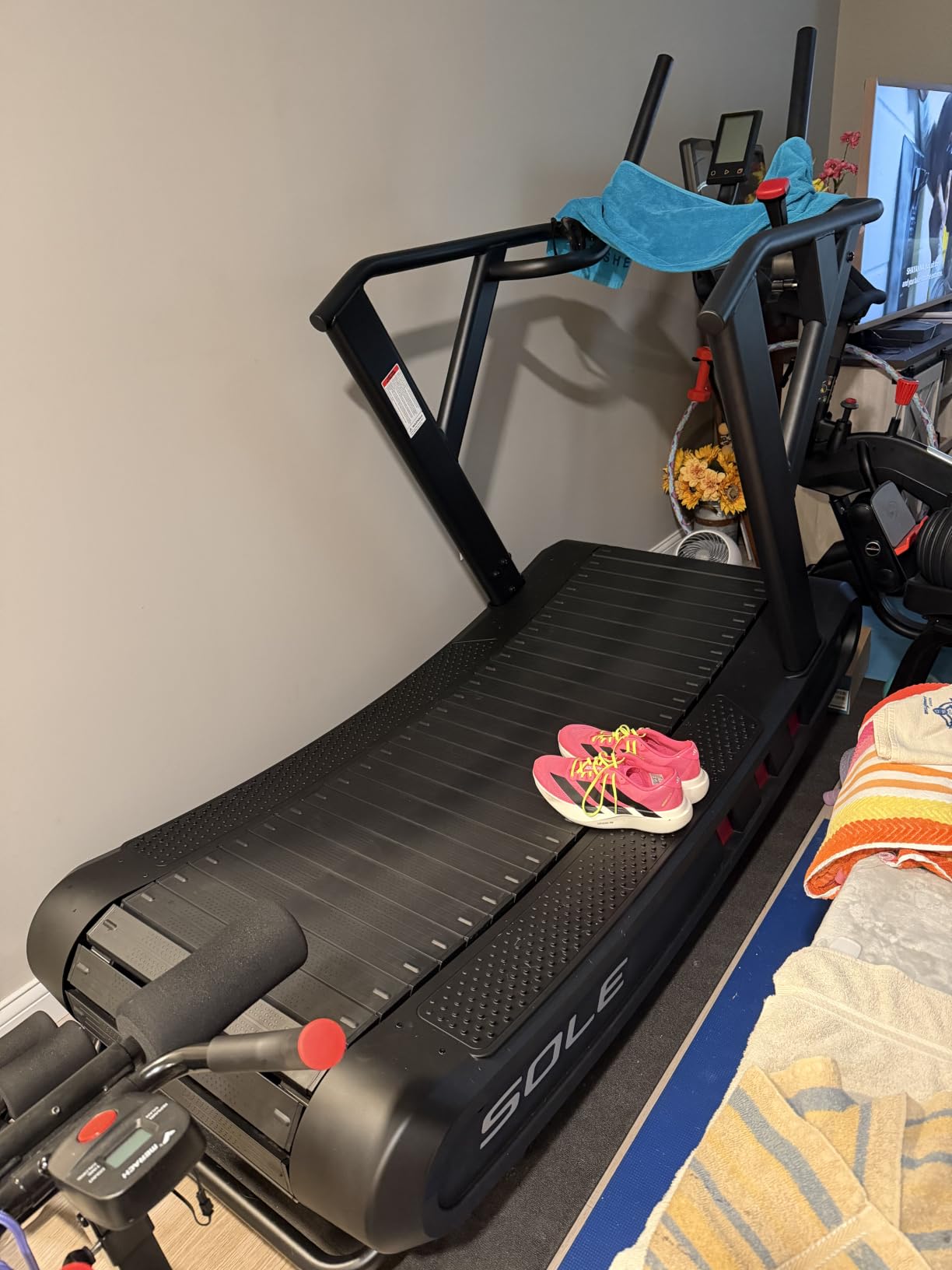 SOLE C80 Curved Manual Treadmill - Self-Powered Motorless Running Machine with Slat Belt, 8 Magnetic Resistance Levels, Bluetooth LCD Console, 19
