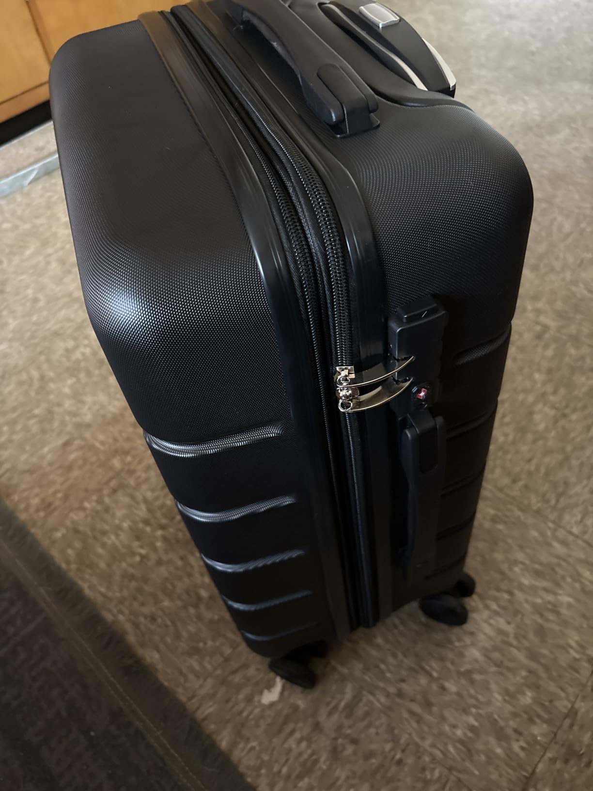 28 Inch Checked Luggage, Suitcase with Spinner Wheels customer photo 2