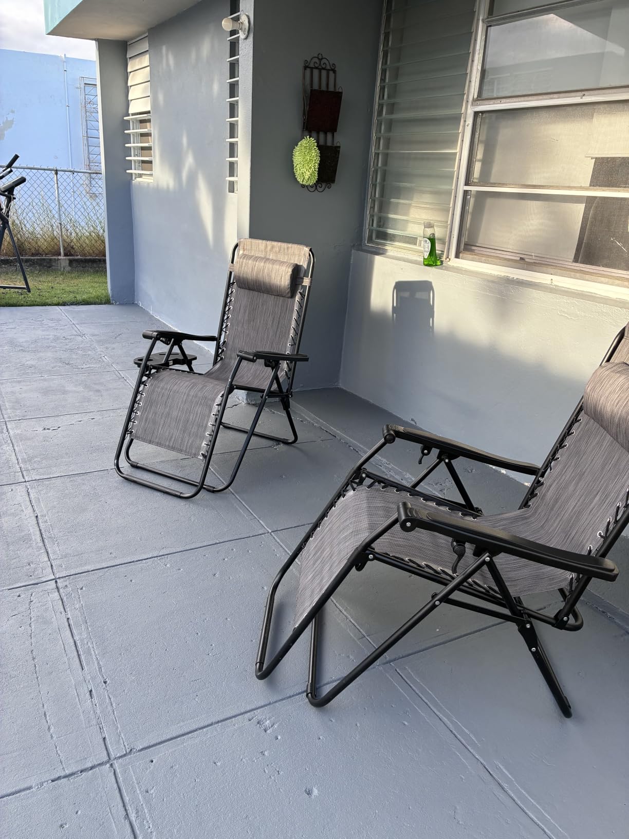Sweetcrispy Zero Gravity Chairs Set of 2, Outdoor Folding Patio Lounge Chair with Cup Holder Tray, Portable Beach Camping Recliner for Poolside, Garden, Backyard, Lawn, Solid Black customer photo 1