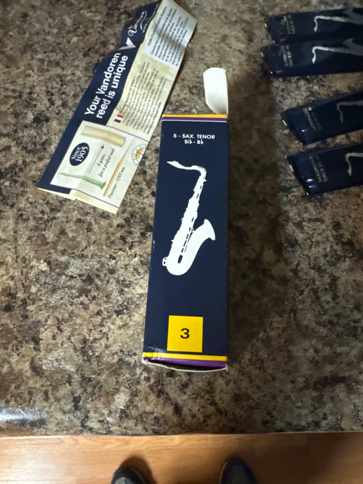 Vandoren SR223 Tenor Sax Traditional Reeds Strength 3; Box of 5 customer photo 1