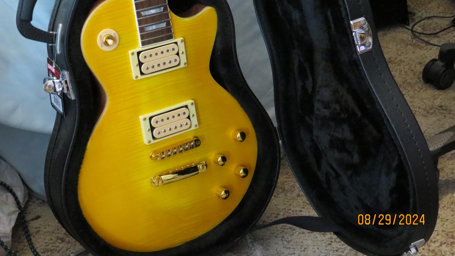 Gator Cases Traditional Series Hard-Shell Wood Case for Les Paul Style Guitars (GWE-LPS-BLK) customer photo 2