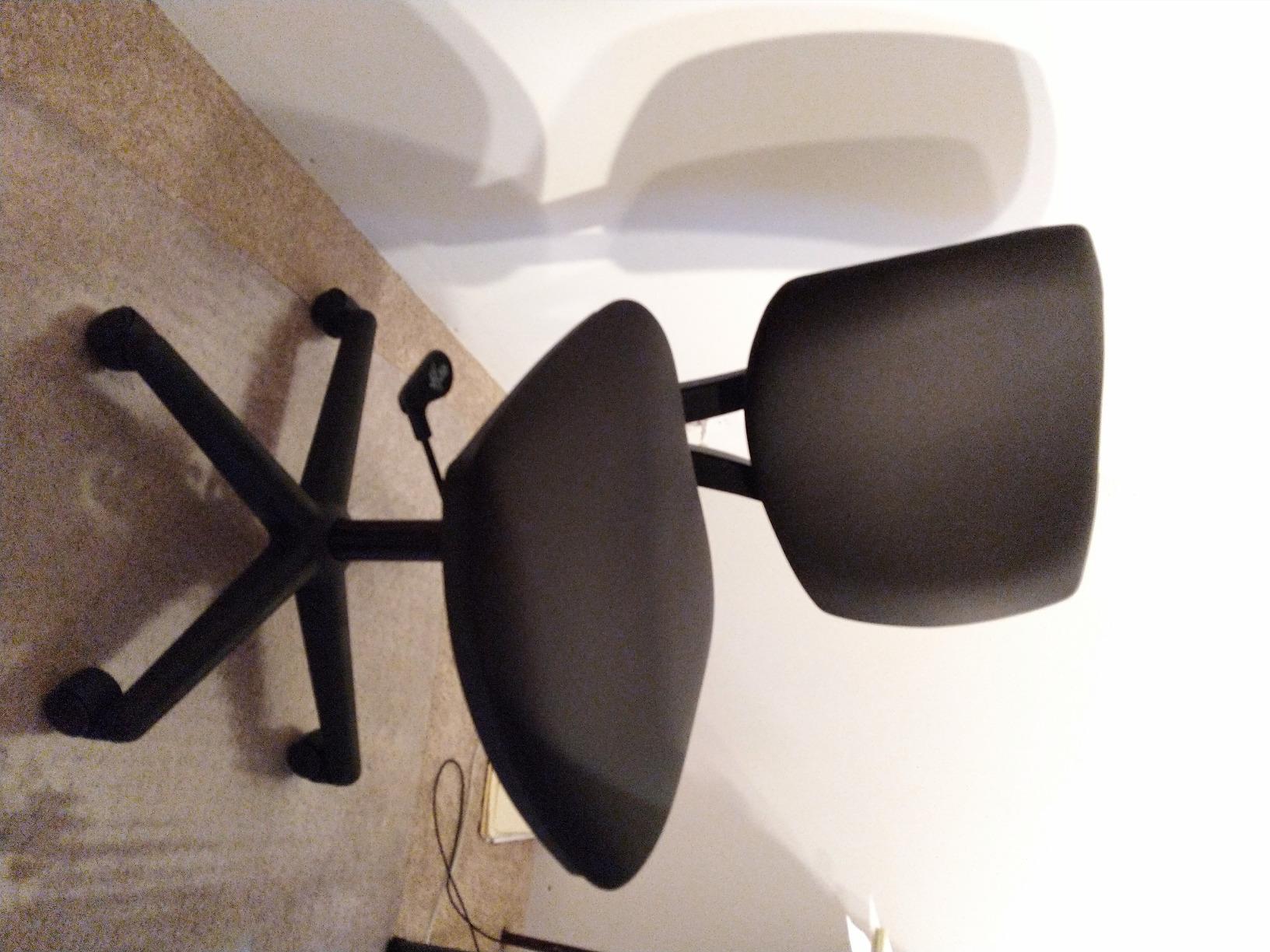 HON Volt Ergonomic Office Chair, Armless, Office Desk Computer Chair, Black customer photo 1