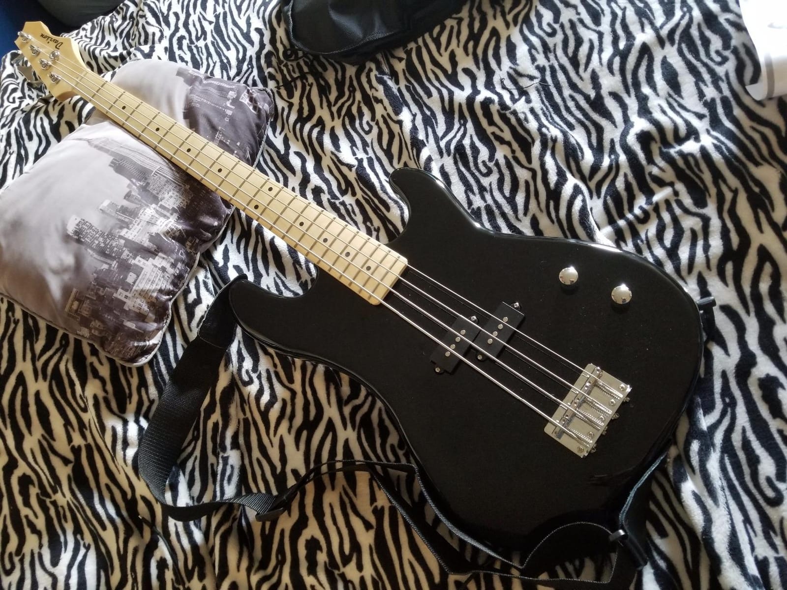 Davison Guitars Full Size Electric Bass Guitar with 15-Watt Amp, Black - 4 String Right Handed Beginner Kit with Gig Bag and Accessories customer photo 2