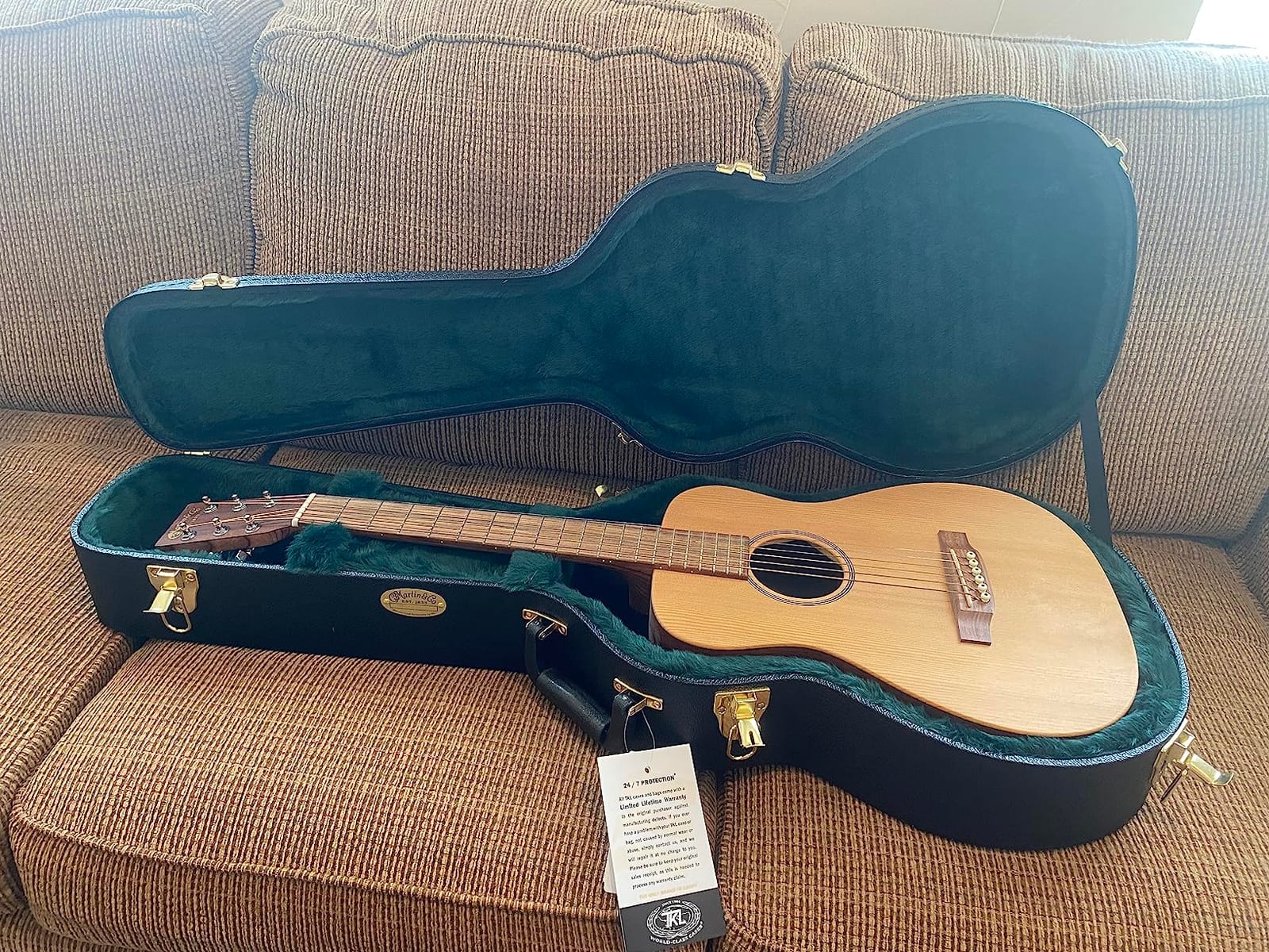 Martin Molded Hardshell Case – Dreadnought 14-Fret | Black Exterior with Plush Dark Green Interior | Form-Fit Protection with Locking Hardware customer photo 1