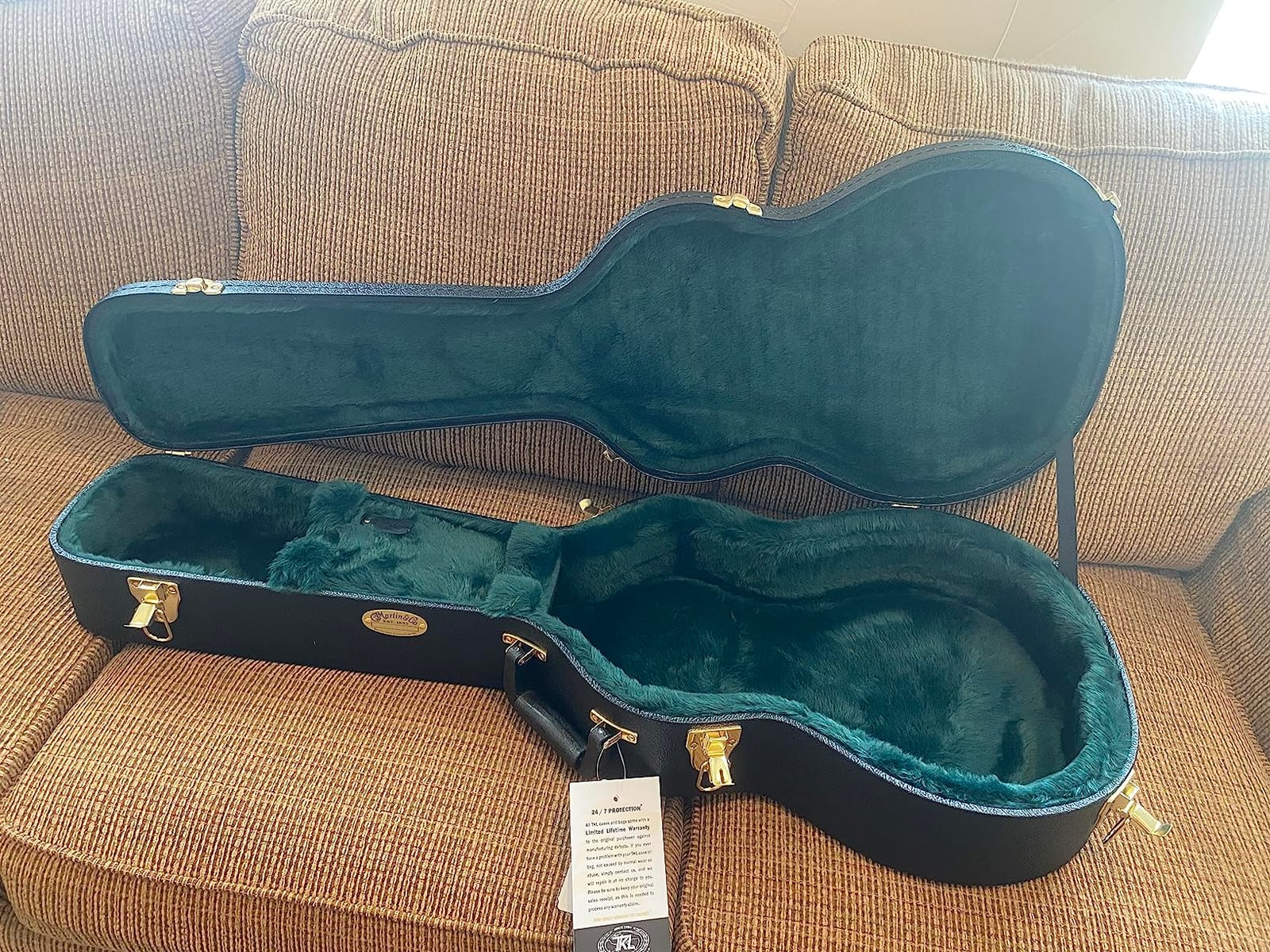 Martin Molded Hardshell Case – Dreadnought 14-Fret | Black Exterior with Plush Dark Green Interior | Form-Fit Protection with Locking Hardware customer photo 2