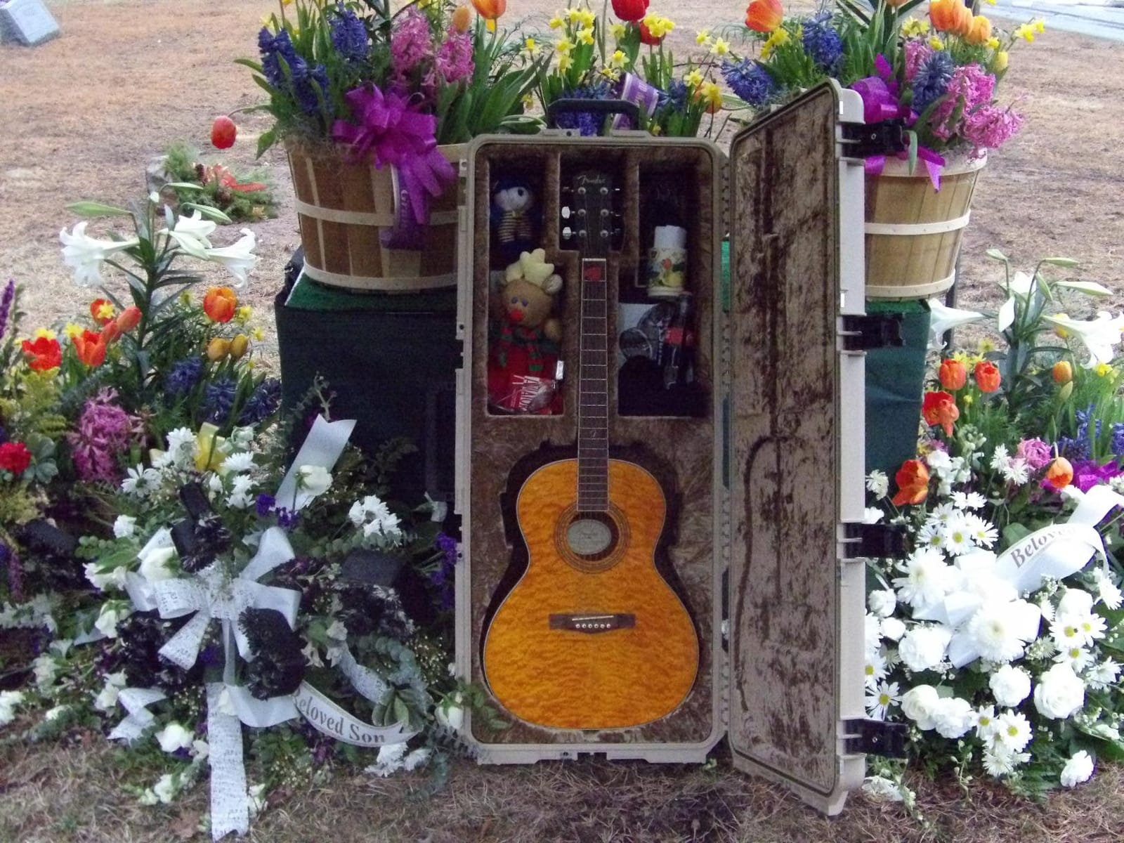 SKB 3i-4217-18-T iSeries Waterproof Acoustic Guitar Case (tan) (3i421718T) customer photo 1