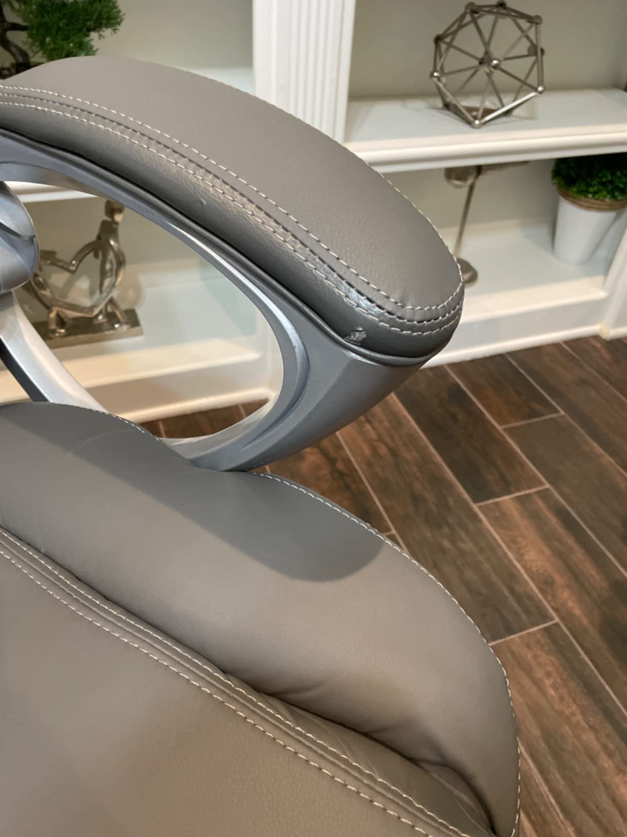 Serta Bryce Executive Office Chair - Ergonomic Computer Desk Chair with Patented AIR Lumbar Technology - Adjustable Height - Memory Foam Body Pillows - 360° Swivel Rolling Base - Bonded Leather - Gray customer photo 1