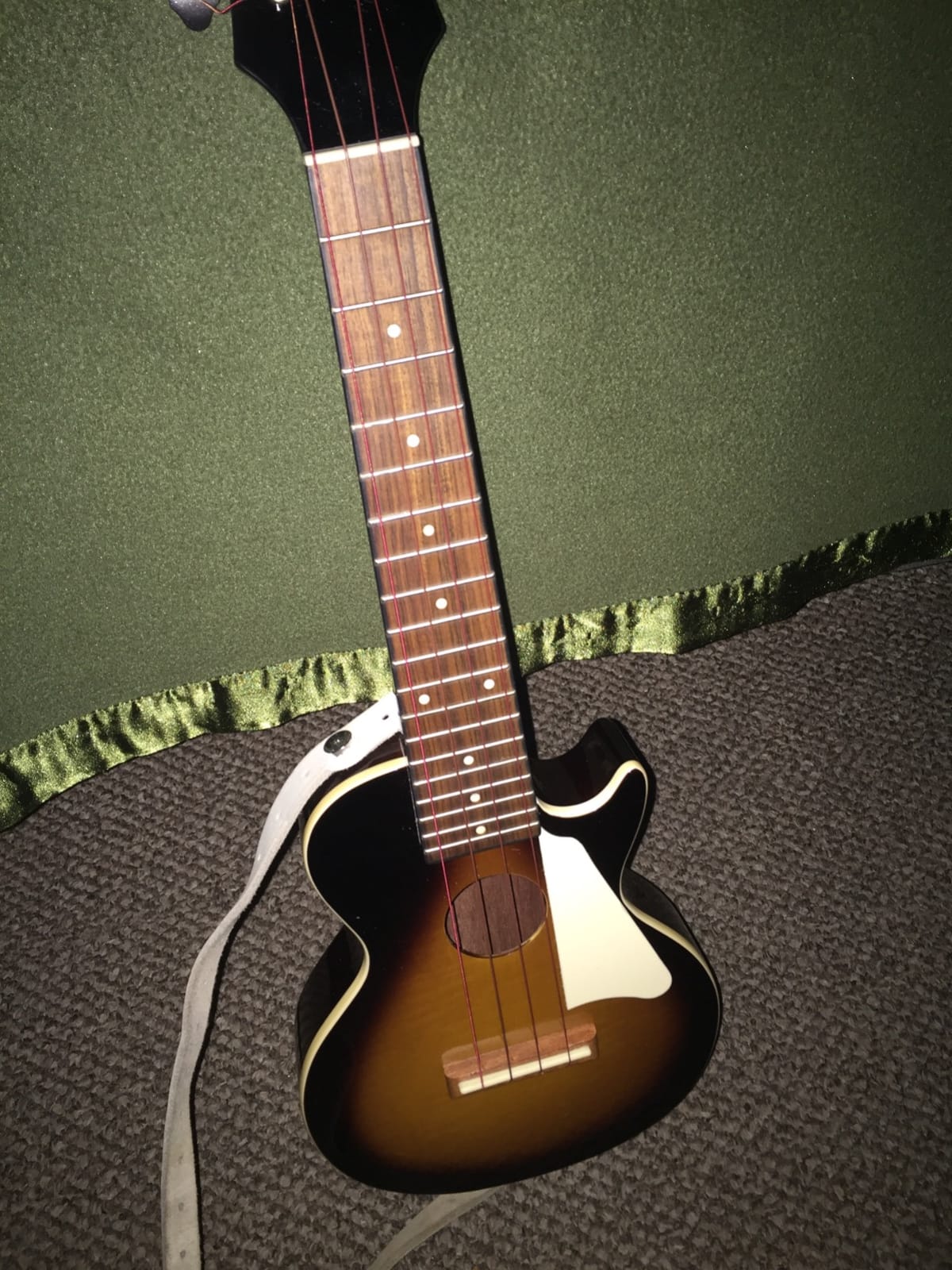 Aquila AQR-CLW 86U Concert Ukulele Strings, Low-G Type, 29.9 inches (76 cm) customer photo 1