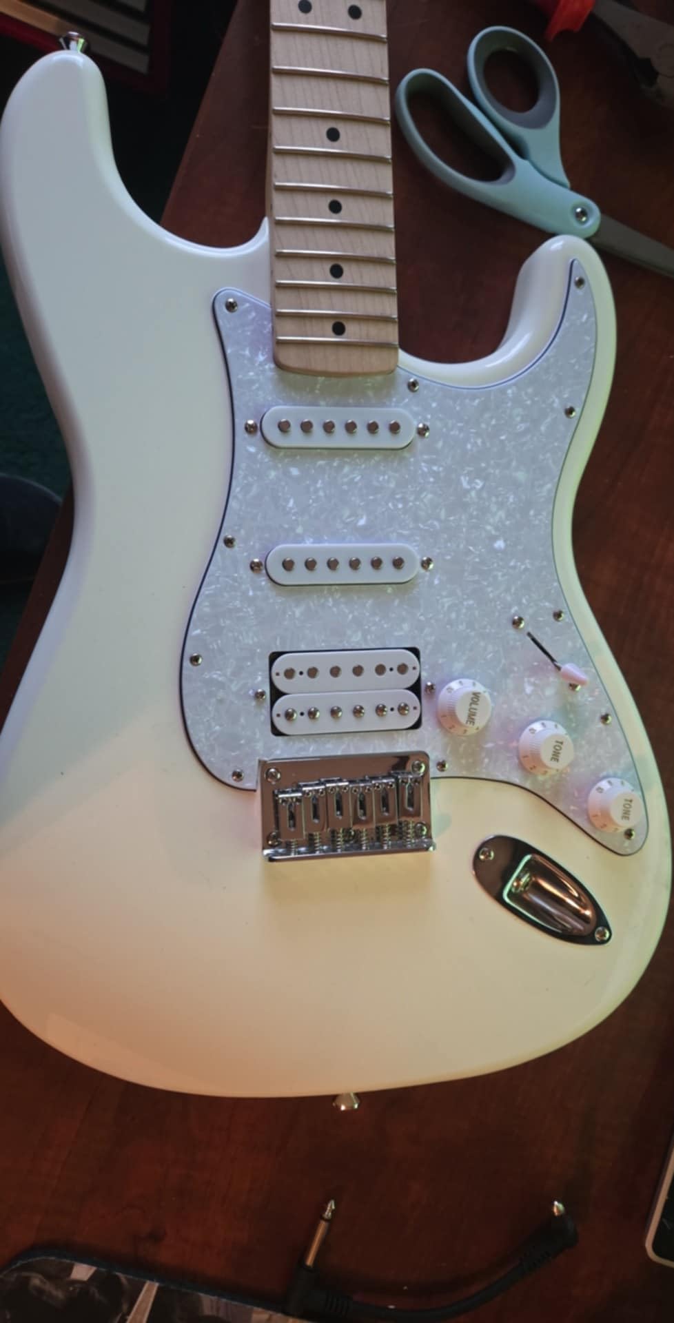 Musiclily Basic Loaded ST-HSS Pickguard with Ceramic Pickups 3Ply White customer photo 2