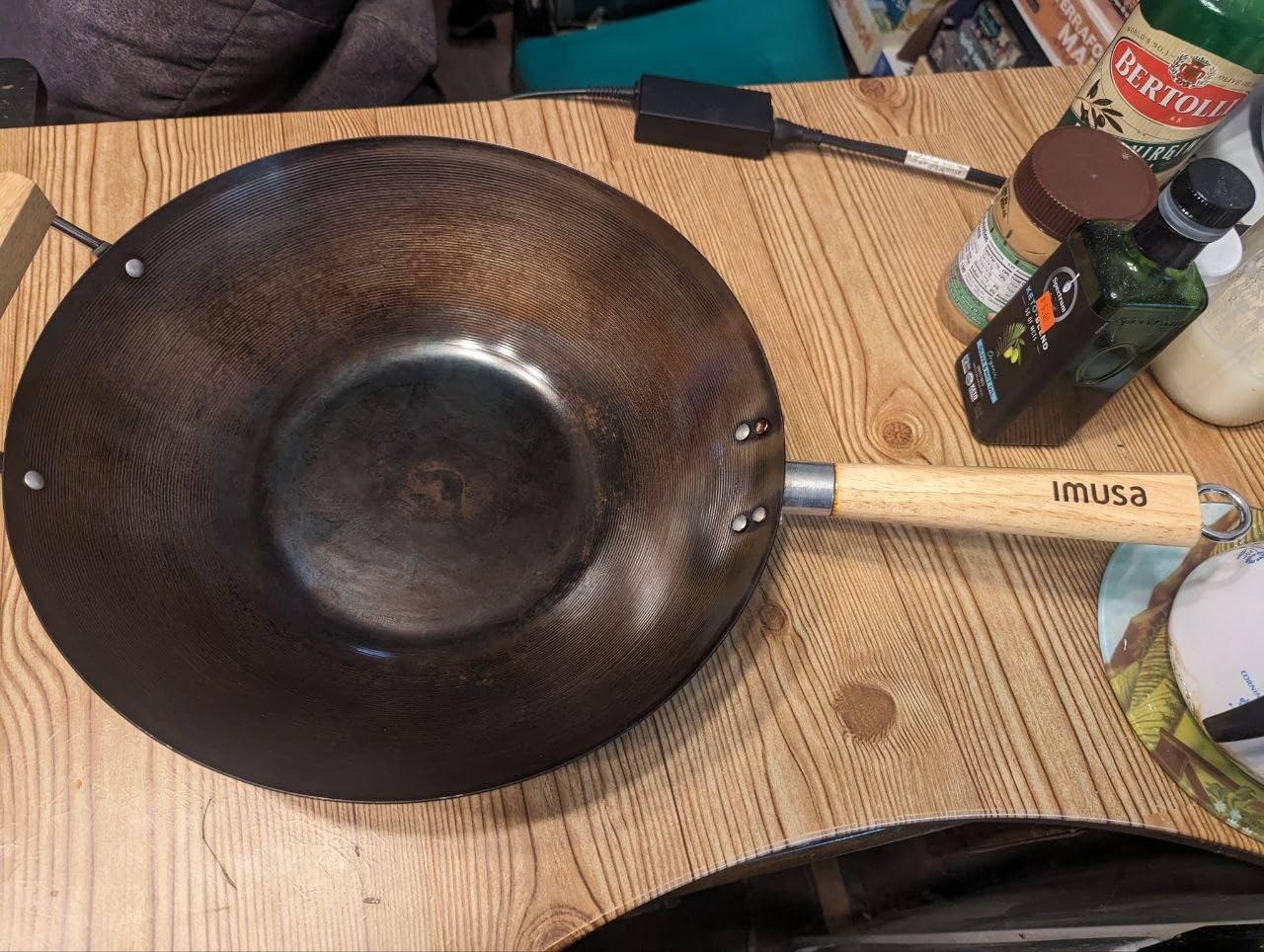 IMUSA 14 Inch Carbon Steel Wok with Wood Handles for Noodles customer photo 2