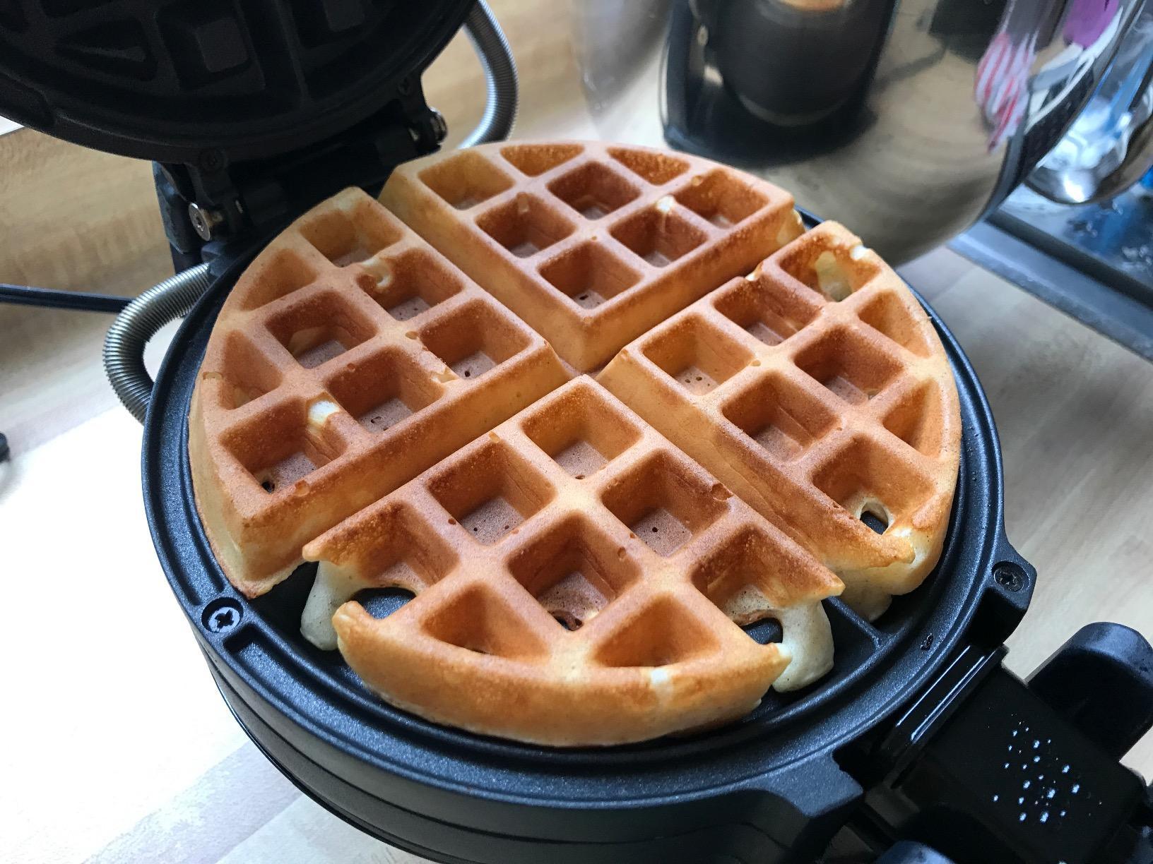 BLACK+DECKER Rotating Belgian Waffle Maker customer photo 1