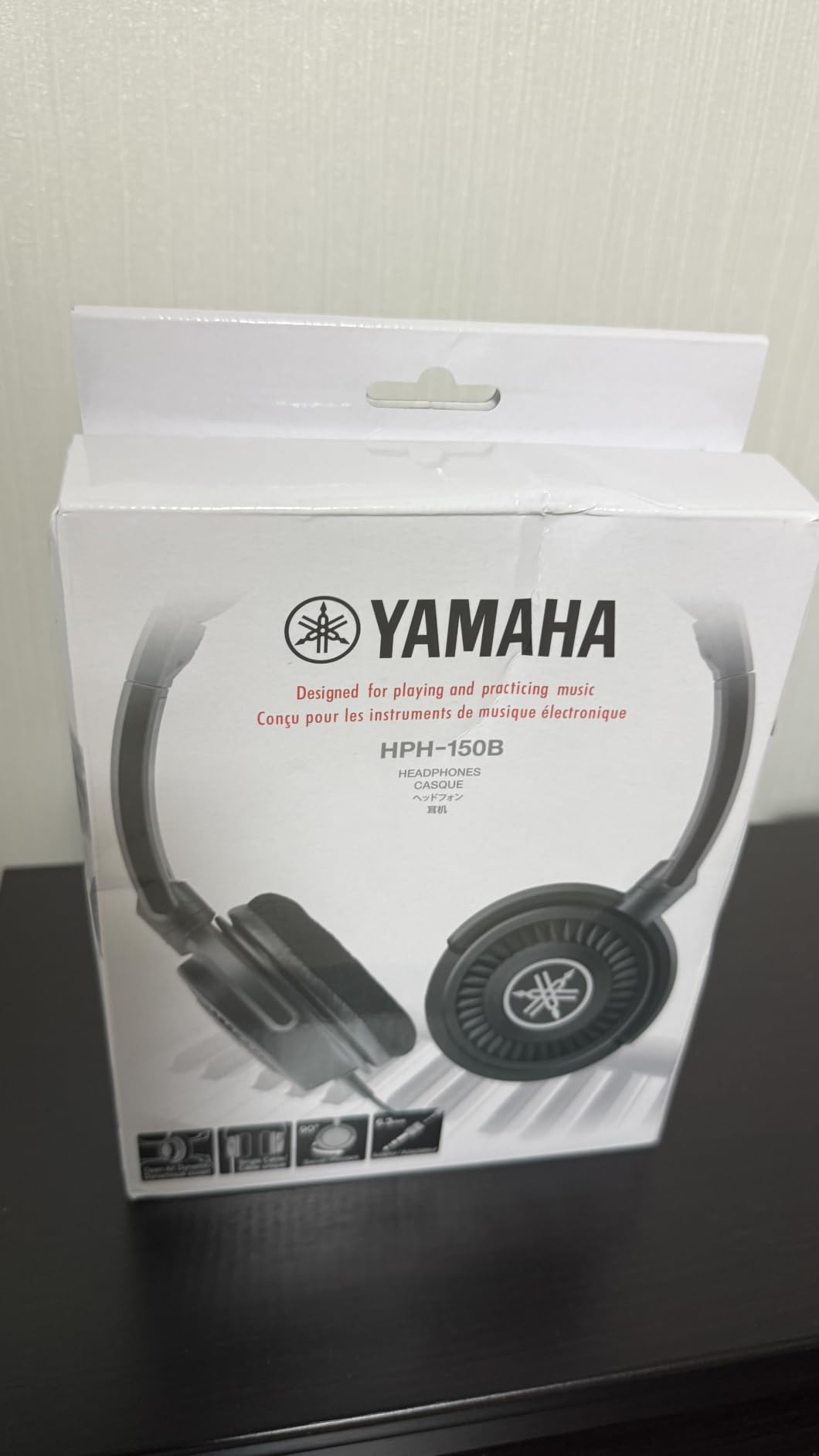 Yamaha HPH-50B Compact Closed-Back Headphones, Black customer photo 1