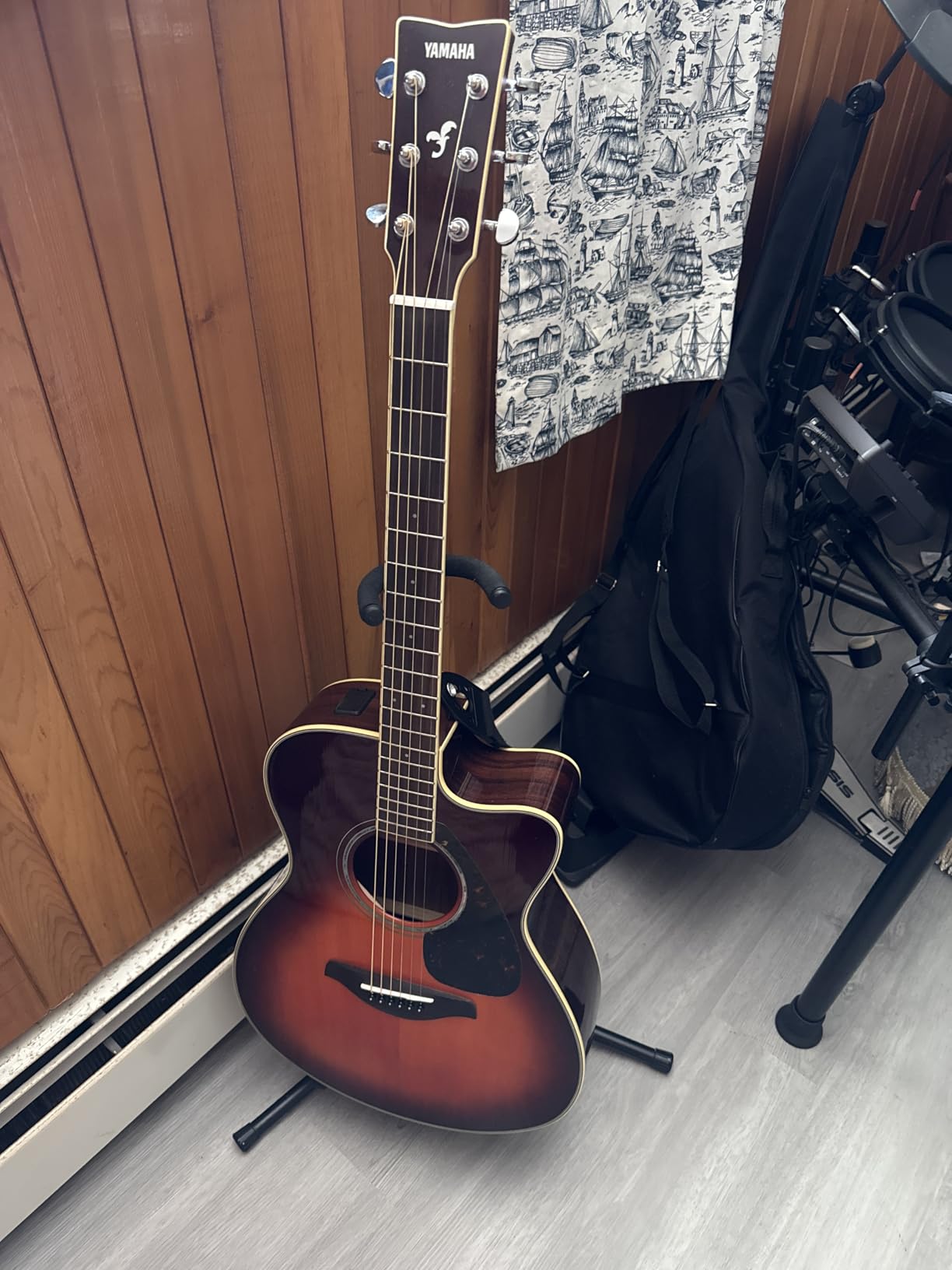 Yamaha FSX830C Small Body Solid Top Cutaway Acoustic-Electric Guitar, Natural customer photo 2