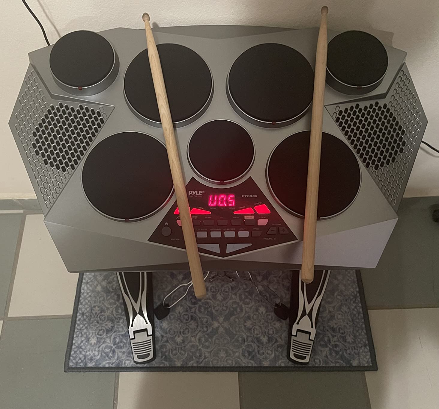 Pyle Pro Electronic Drum kit - Portable Electric Tabletop Drum Set Machine with Digital Panel, 7 Drum Pad, Hi-Hat / Kick Bass Pedal Controller USB AUX -Tom Toms, Hi-Hat, Snare Drums, Cymbals - PTED06 customer photo 2