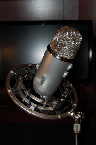 Logitech Creators Blue Yeti USB Microphone for PC, Mac, Gaming, Streaming, Podcasting, Studio and Computer Condenser Mic with Blue VO!CE Effects, 4 Pickup Patterns, Plug and Play - Midnight Blue | Mac, Gaming, Streaming, Podcasting, Studio and Computer Condenser Mic, VO!CE Effects, 4 Pickup Patterns, Plug and Play customer photo 1