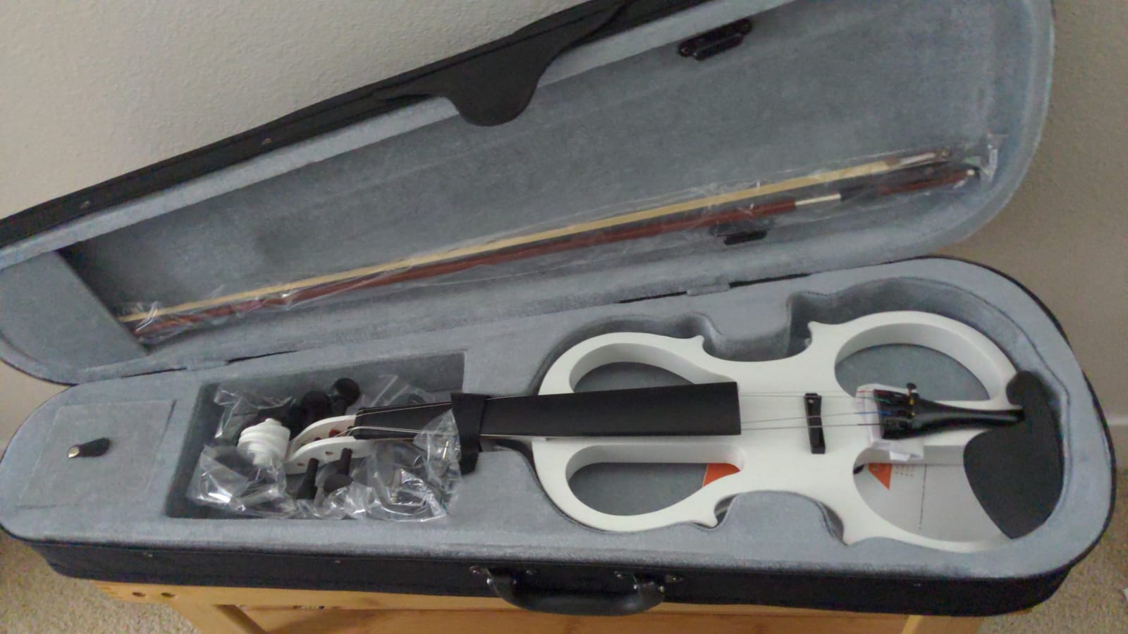 AW 4/4 Electric Violin Full Size Wood Silent Fiddle Stringed Instrument Bow customer photo 2