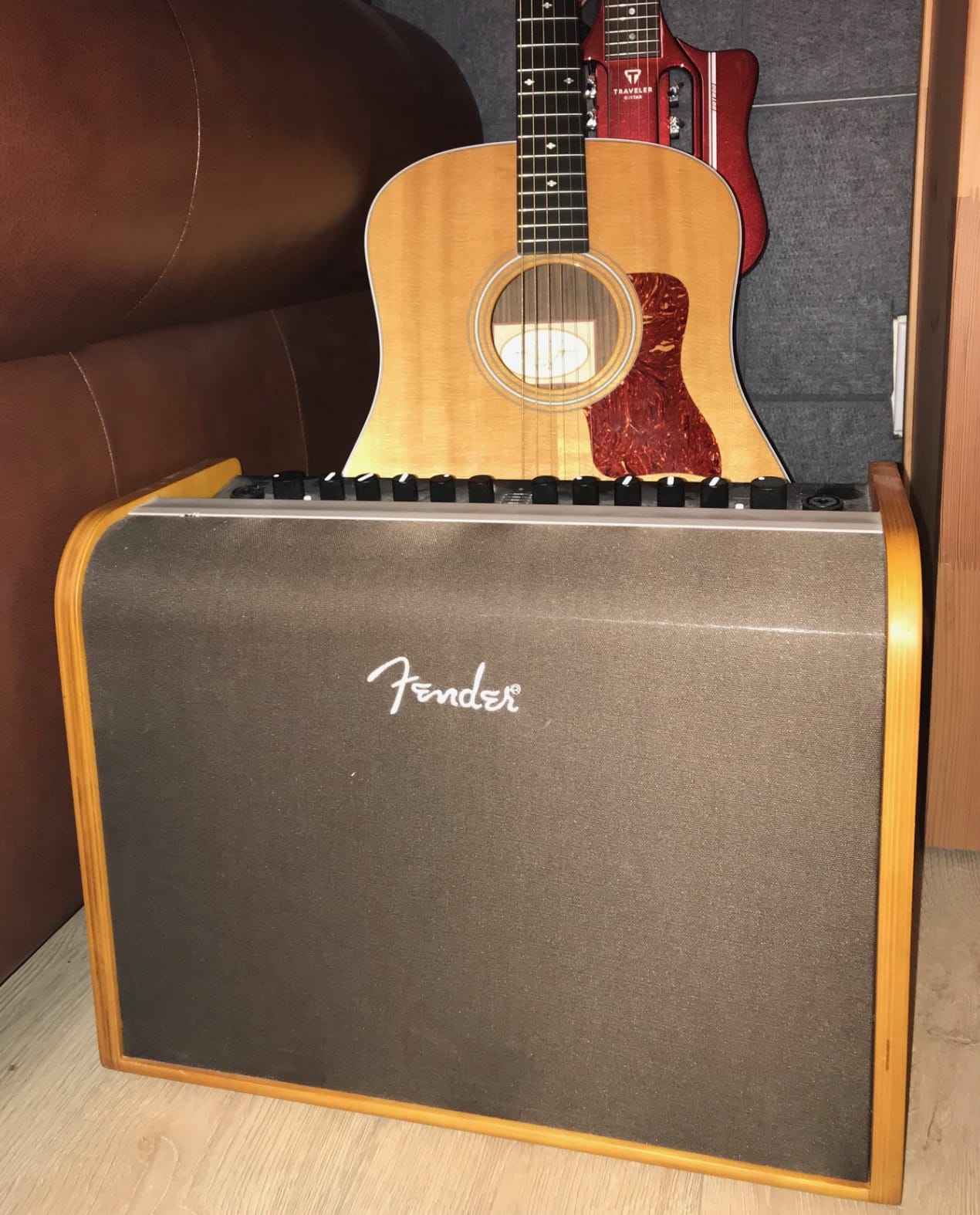Fender 100W Acoustic Guitar Amp with Bluetooth Speaker, Natural Blonde customer photo 1