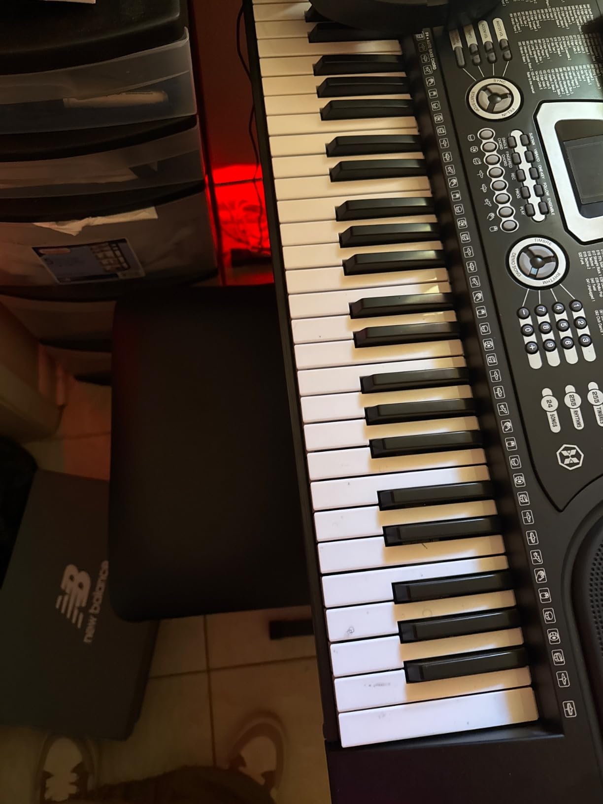 Hamzer 61 Key Digital Keyboard Piano with Stand & Bench, Beginner Electric Piano Keyboard Kit with Speakers, Headphones, Microphone, Keynote Stickers customer photo 2