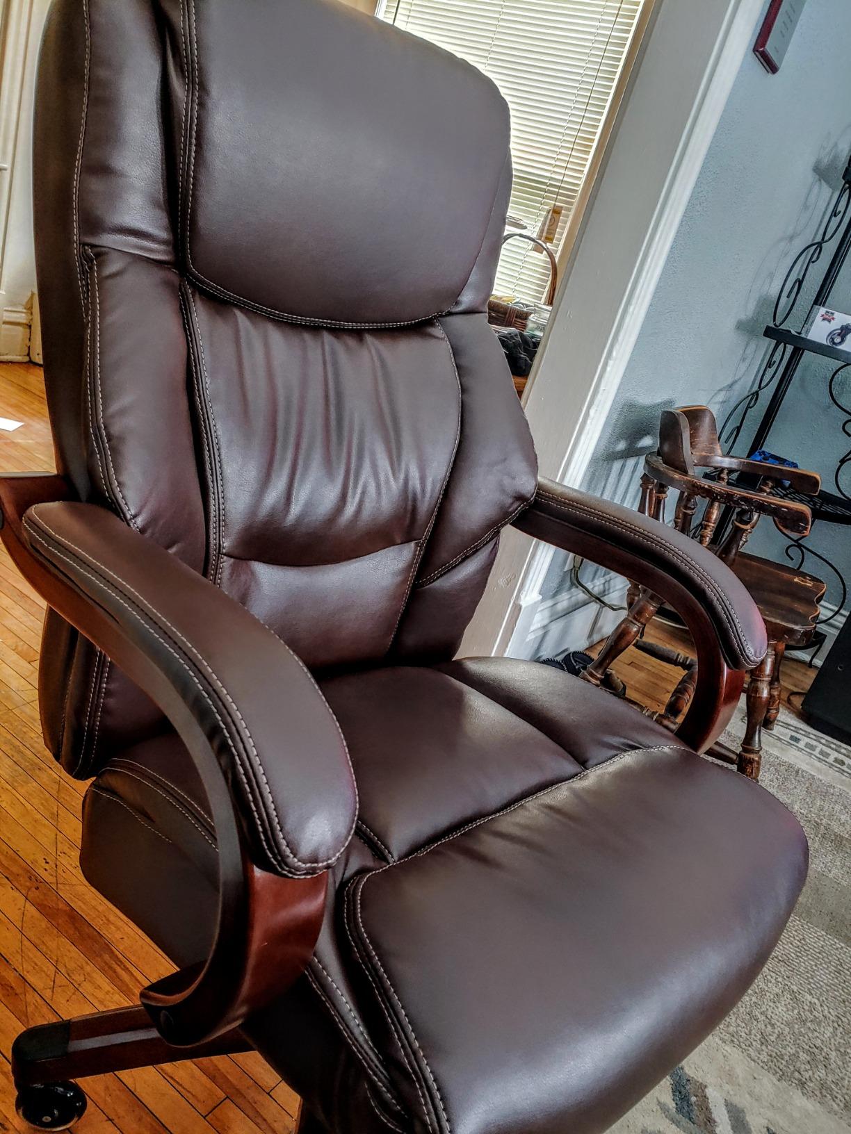 La-Z-Boy Big and Tall Executive Office Chair Lumbar Support, Leather Chair customer photo 2