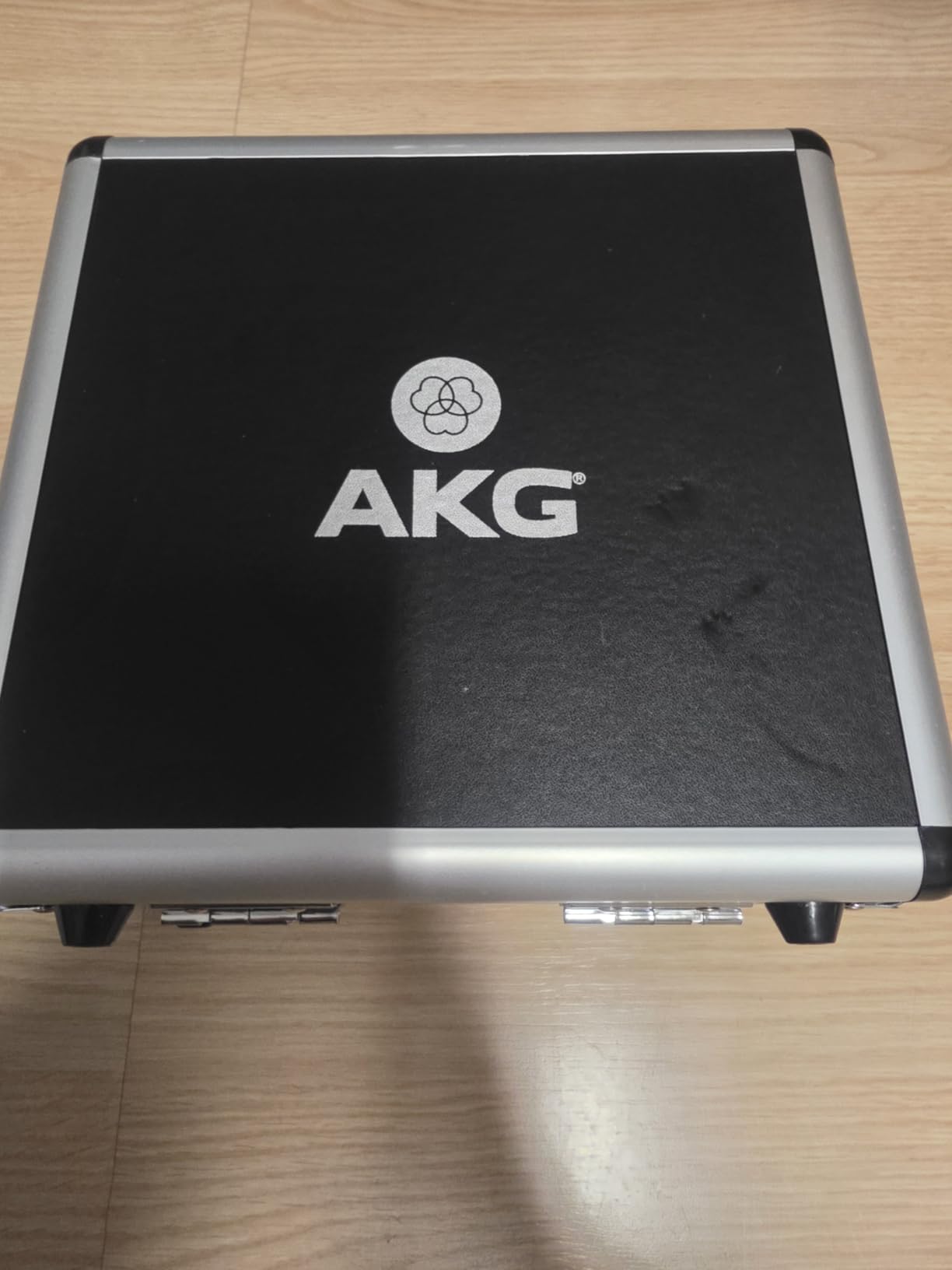 AKG Project Studio P220 Large Diaphragm Condenser Microphone With Pop Filter and XLR To XLR Cable customer photo 2
