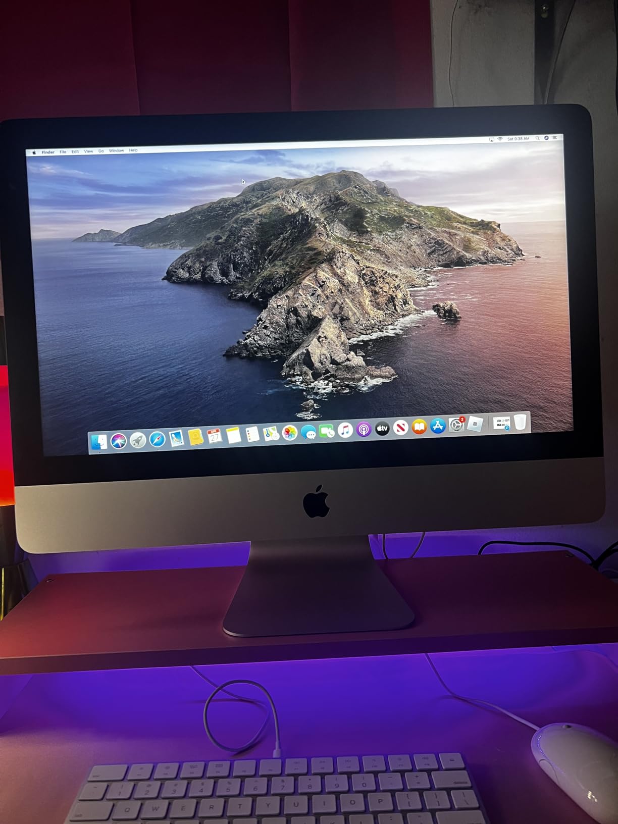 Apple iMac 21.5in 2.7GHz Core i5 (ME086LL/A) All In One Desktop, 8GB Memory, 256GB Solid State Drive, MacOS 10.12 Sierra (Renewed) customer photo 2