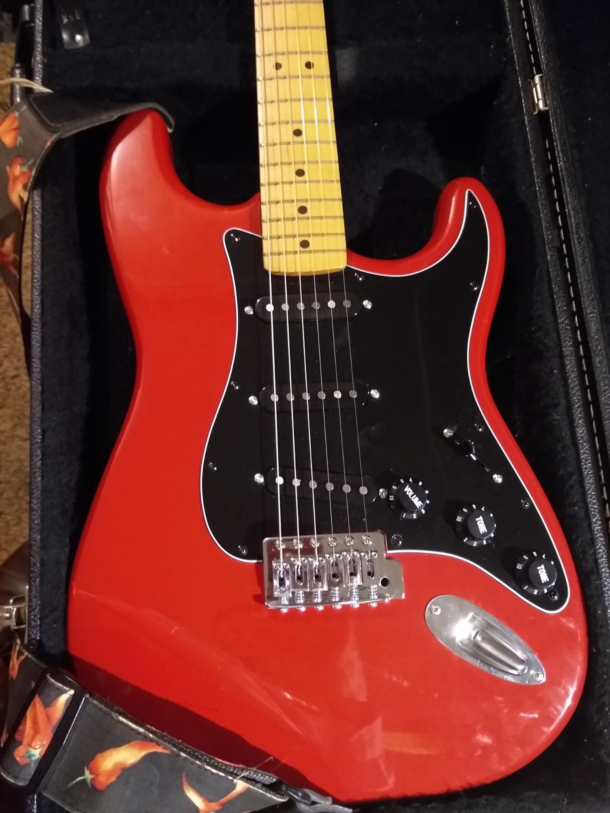 Musiclily Basic ST-SSS Loaded Pickguard with Alnico 5 Pickup Set 3Ply Black customer photo 1