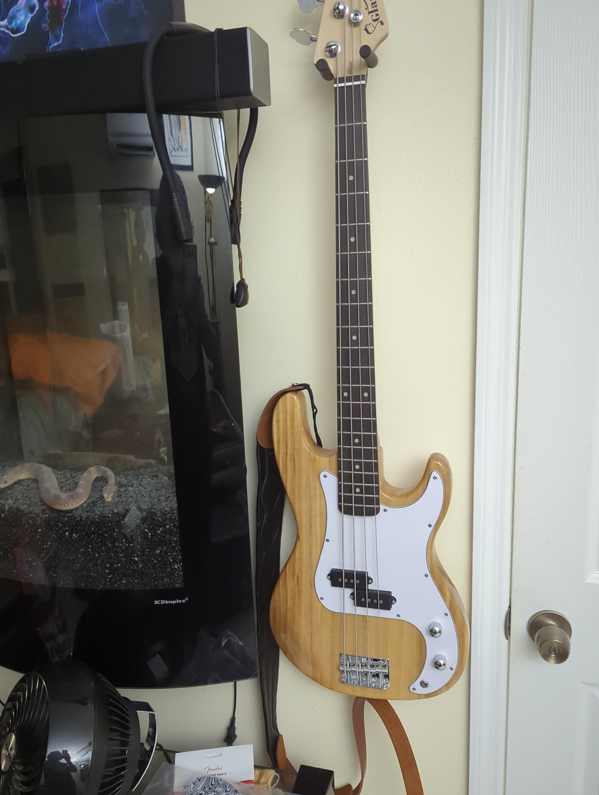 Glarry Electric Bass Guitar Full Size 4 String Rosewood Basswood Fire Style Exquisite Burning Bass (White) customer photo 2