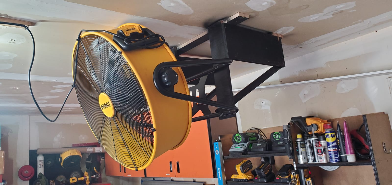 DEWALT 24 Inch Floor Fan, 360° Adjustable Tilt Drum Fan with Wheels DXF2490 customer photo 2