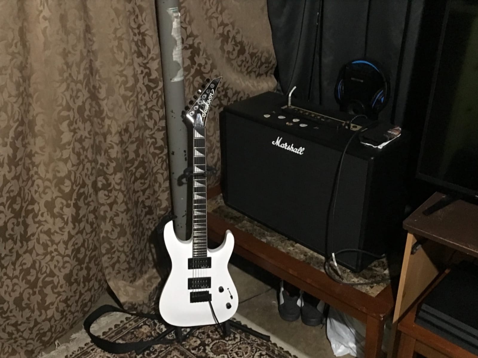 Jackson JS Series Dinky Arch Top JS22 DKA Compound-Radius Amaranth Fingerboard Maple Neck 6-String Electric Guitar (Right-Handed, Snow White) customer photo 1