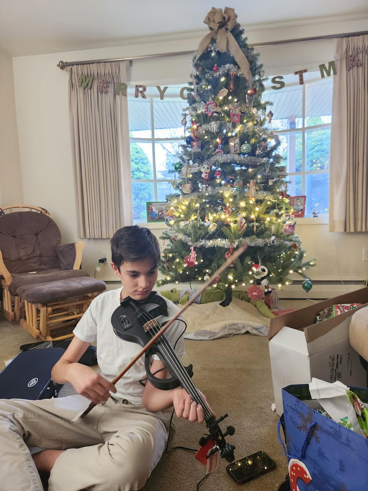 Electric Violin Bunnel Edge Outfit 4/4 Full Size (Clear) (BLACK) — With Carrying Case and Accessories - Mini Amp - Headphone Jack - Piezo Ceramic Pick-Up - from Kennedy Violins customer photo 2