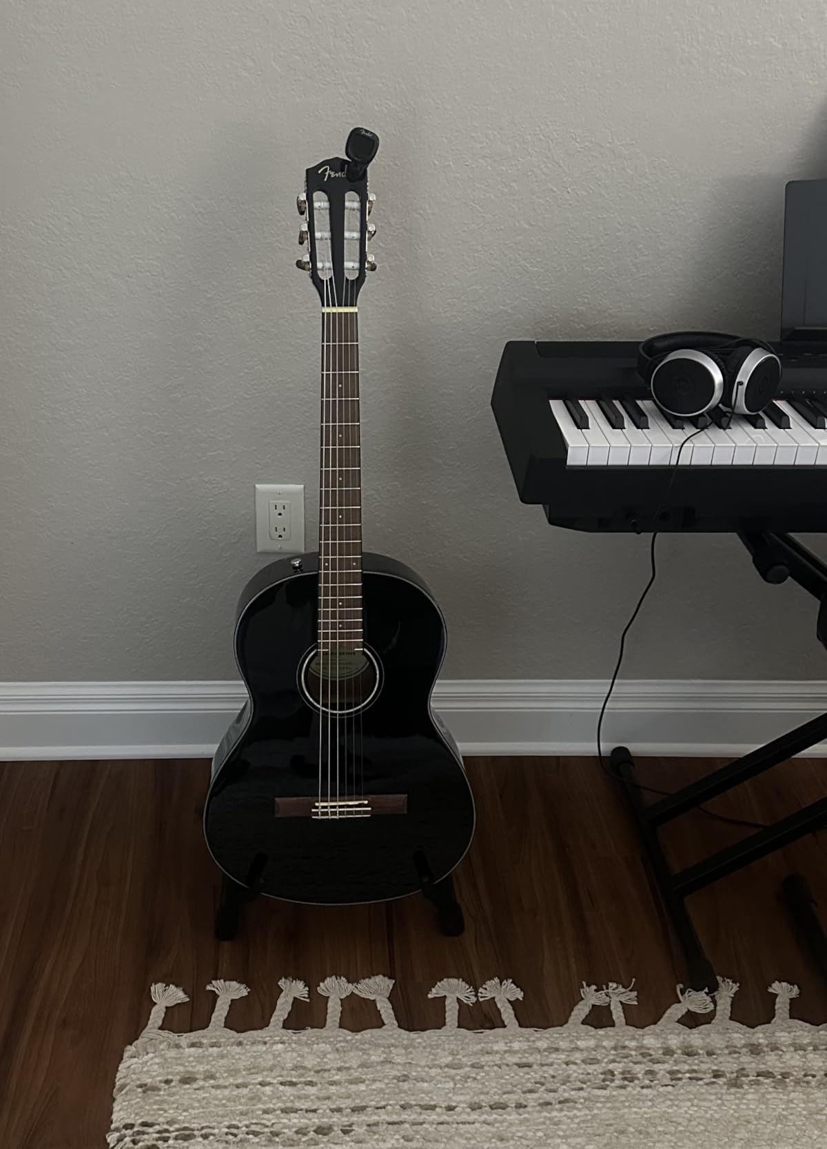 Fender CN-60S Concert Nylon String Acoustic Guitar, Black customer photo 1
